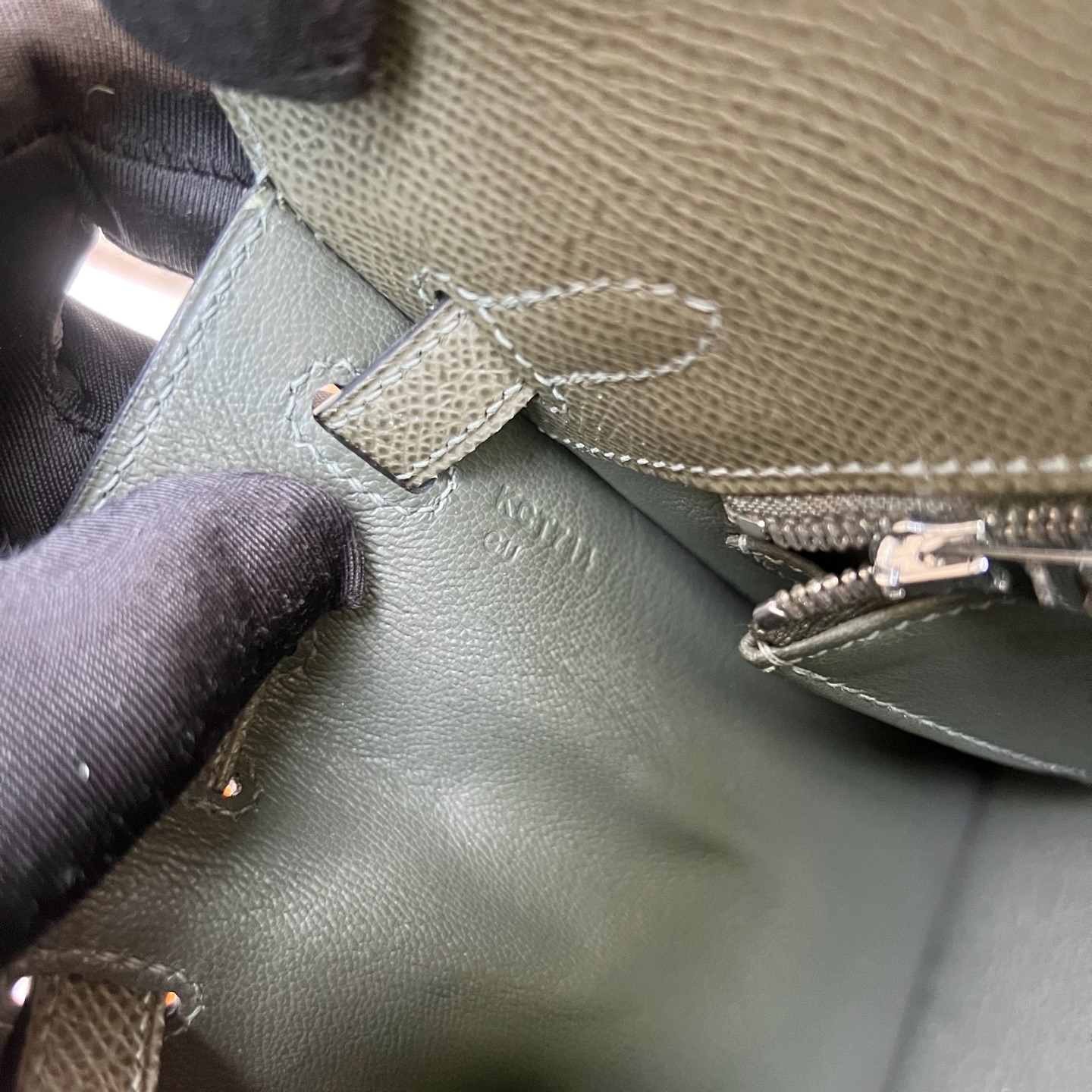 Spot Kelly 25cm Epsom Color: 6H olive green Fully handmade wax stitching Silver buckle Stock - Image 8