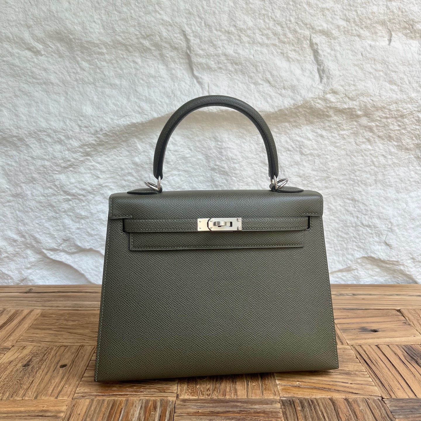 Spot Kelly 25cm Epsom Color: 6H olive green Fully handmade wax stitching Silver buckle Stock - Image 10