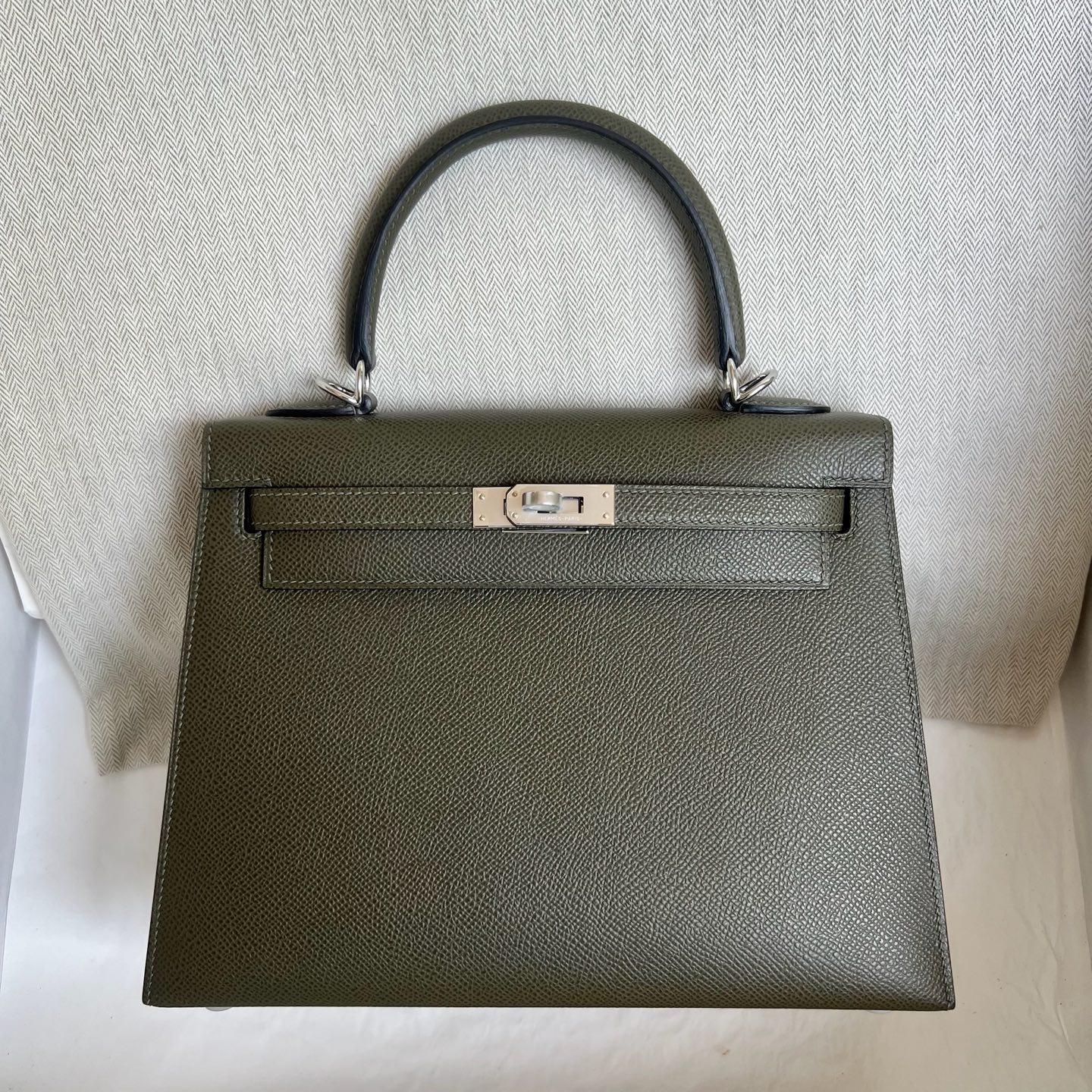 Spot Kelly 25cm Epsom Color: 6H olive green Fully handmade wax stitching Silver buckle Stock - Image 12