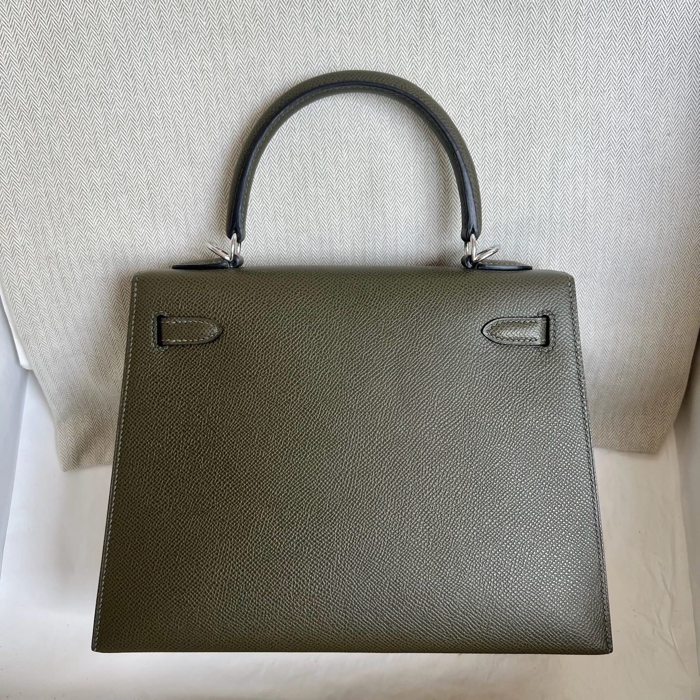 Spot Kelly 25cm Epsom Color: 6H olive green Fully handmade wax stitching Silver buckle Stock - Image 13