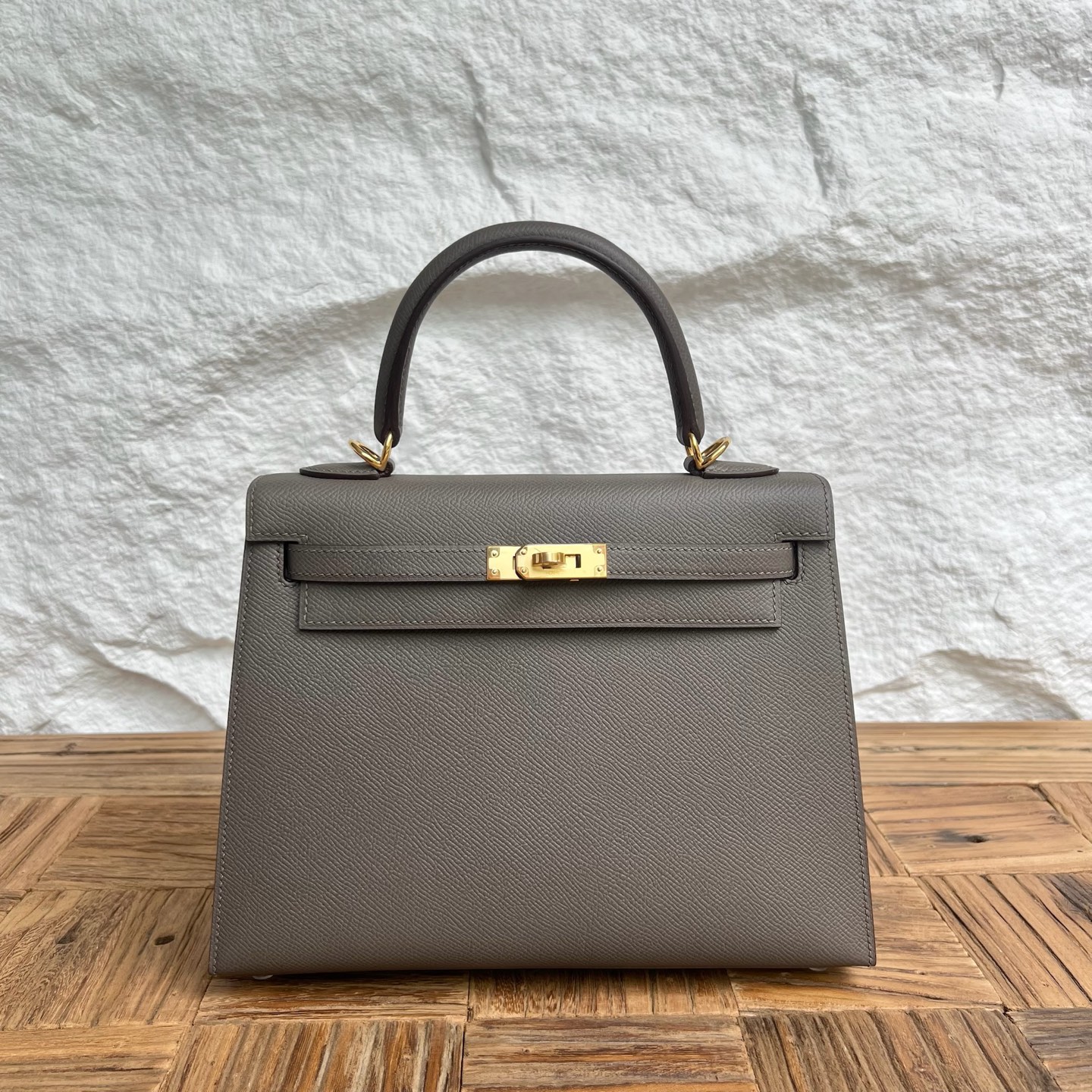 Kelly 25cm Epsom Color: 8F pewter gray Etain Fully handmade wax stitching Gold buckle customized✈️
