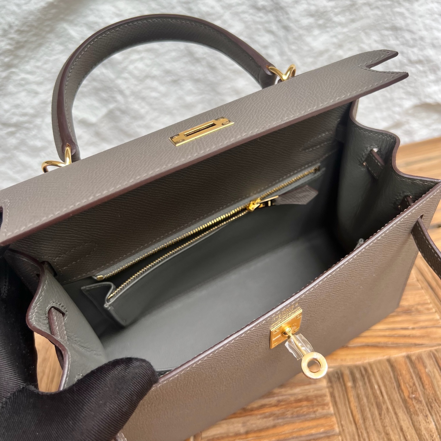 Kelly 25cm Epsom Color: 8F pewter gray Etain Fully handmade wax stitching Gold buckle customized✈️ - Image 6