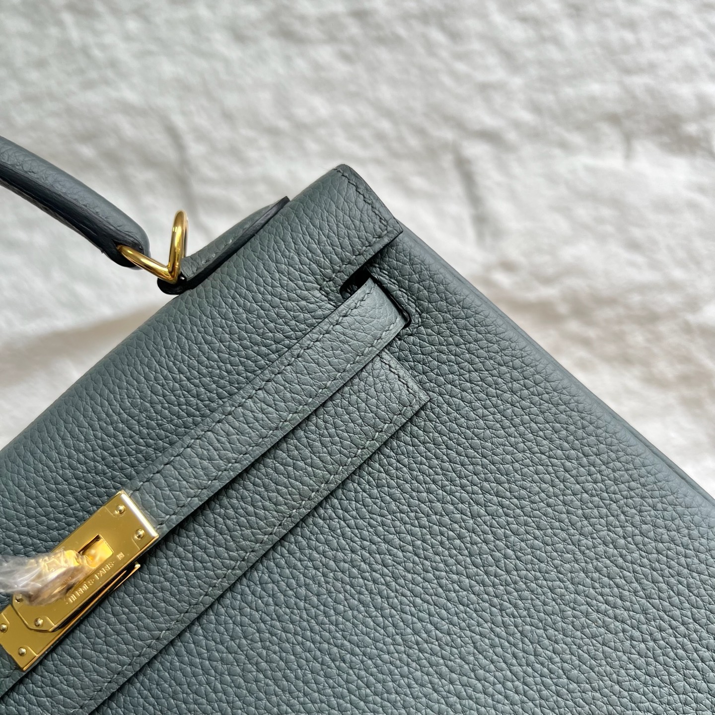 Kelly 25cm Togo original calfskin imported from Germany Color: 63 apricot green Vert Amande Fully handmade wax stitching Gold buckle customized✈️ - Image 2