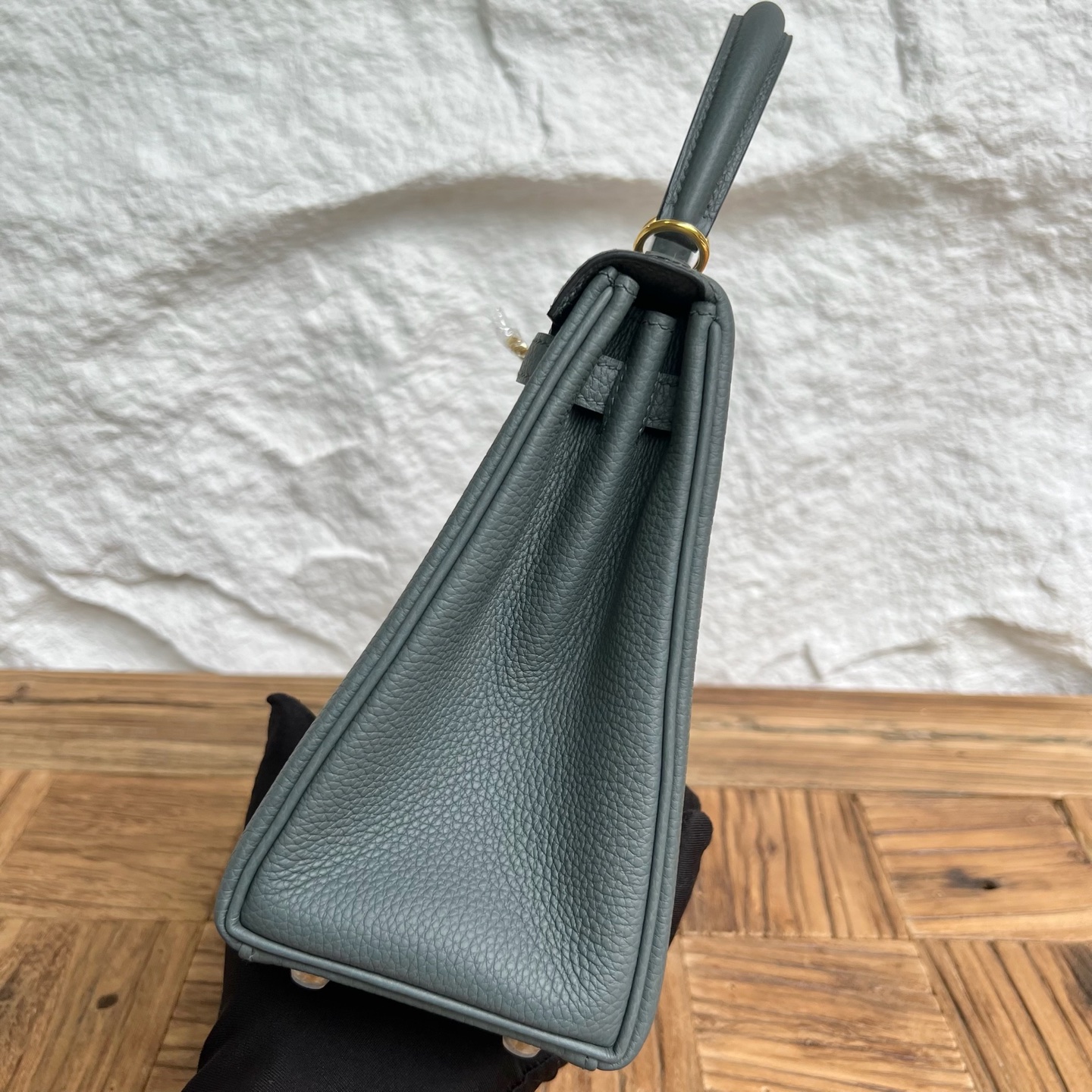 Kelly 25cm Togo original calfskin imported from Germany Color: 63 apricot green Vert Amande Fully handmade wax stitching Gold buckle customized✈️ - Image 3