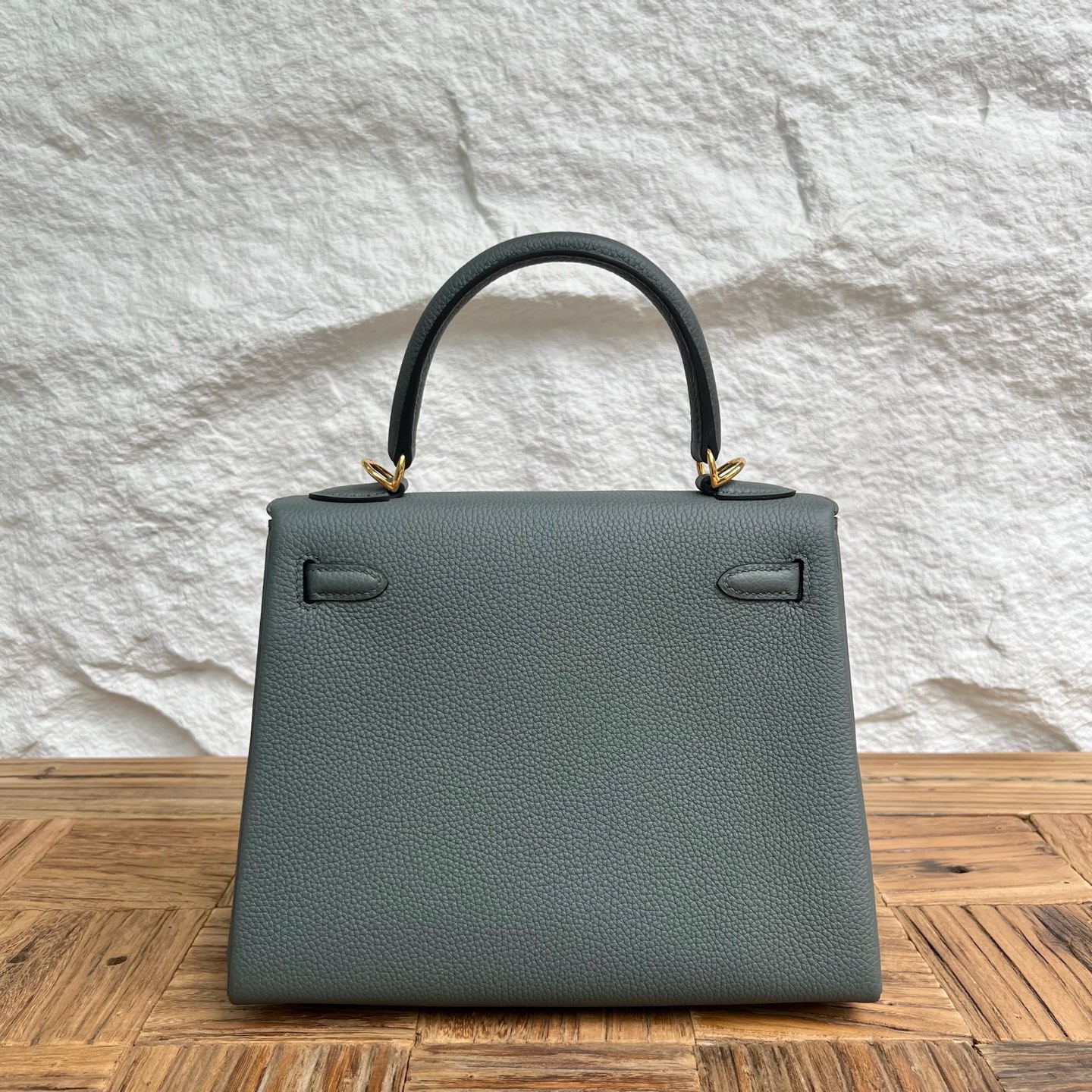 Kelly 25cm Togo original calfskin imported from Germany Color: 63 apricot green Vert Amande Fully handmade wax stitching Gold buckle customized✈️ - Image 4