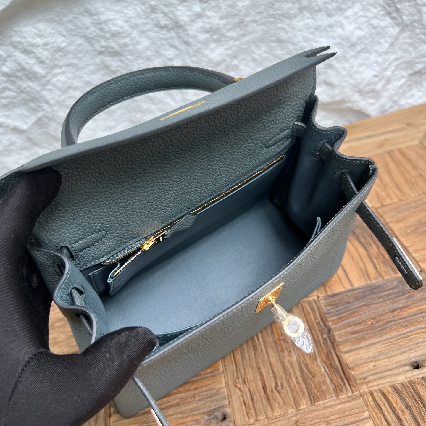 Kelly 25cm Togo original calfskin imported from Germany Color: 63 apricot green Vert Amande Fully handmade wax stitching Gold buckle customized✈️ - Image 6