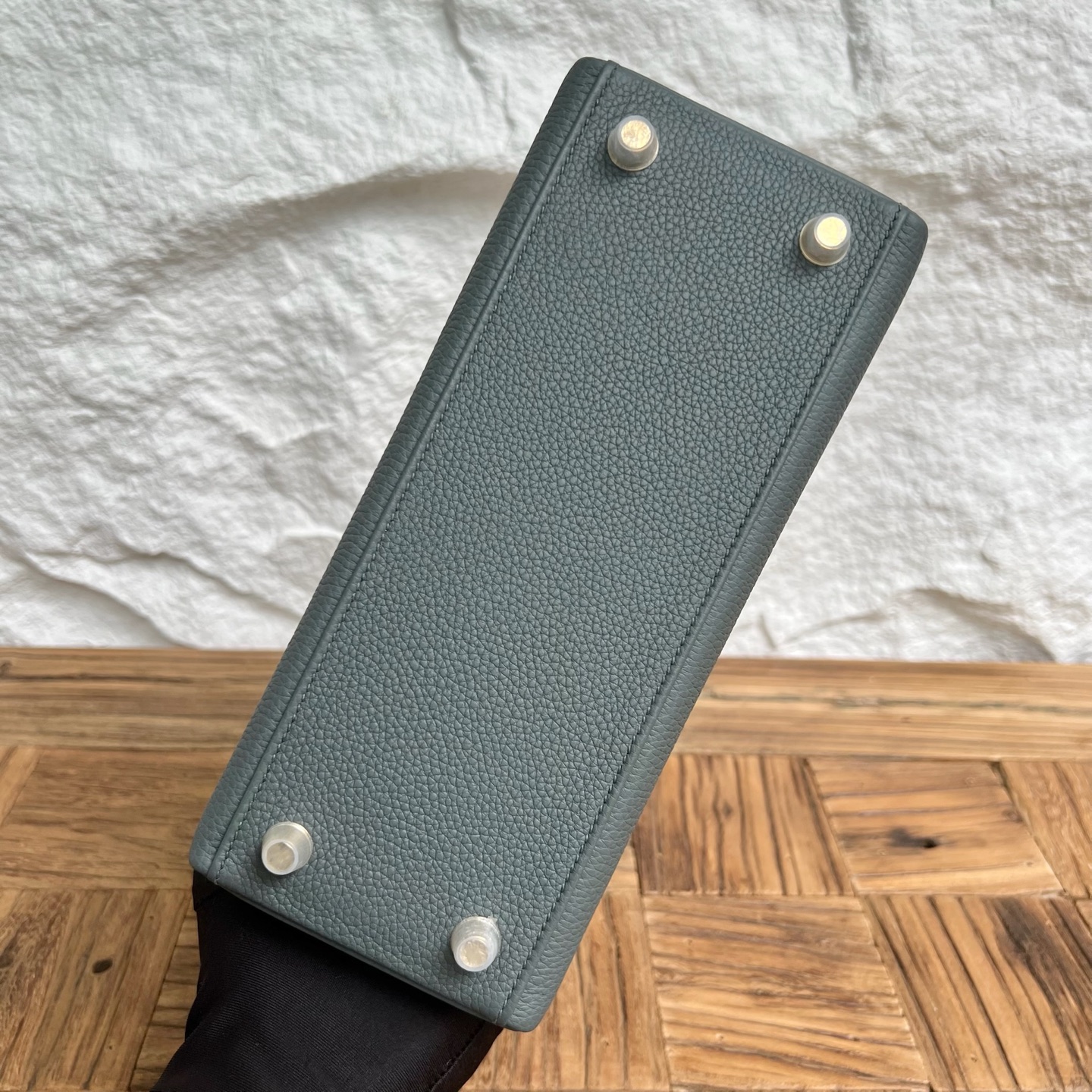 Kelly 25cm Togo original calfskin imported from Germany Color: 63 apricot green Vert Amande Fully handmade wax stitching Gold buckle customized✈️ - Image 9