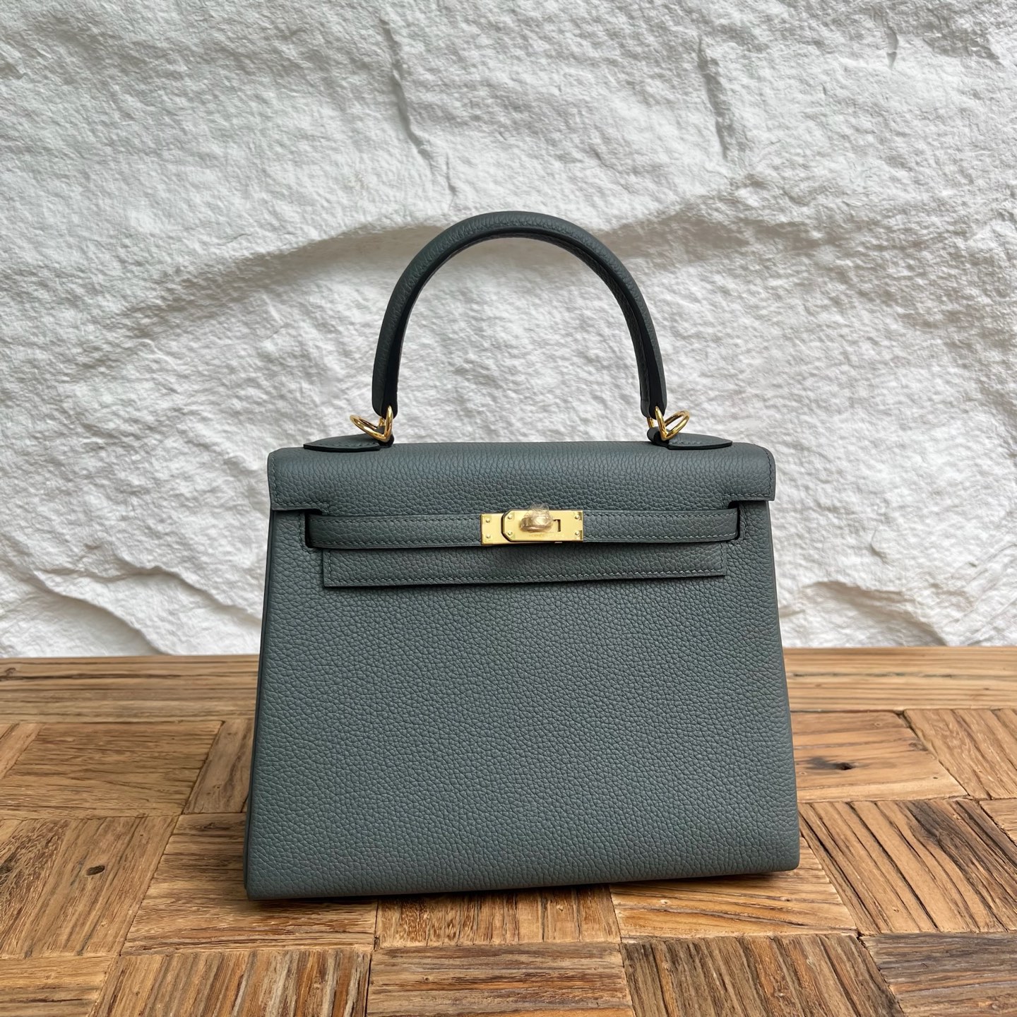Kelly 25cm Togo original calfskin imported from Germany Color: 63 apricot green Vert Amande Fully handmade wax stitching Gold buckle customized✈️ - Image 10