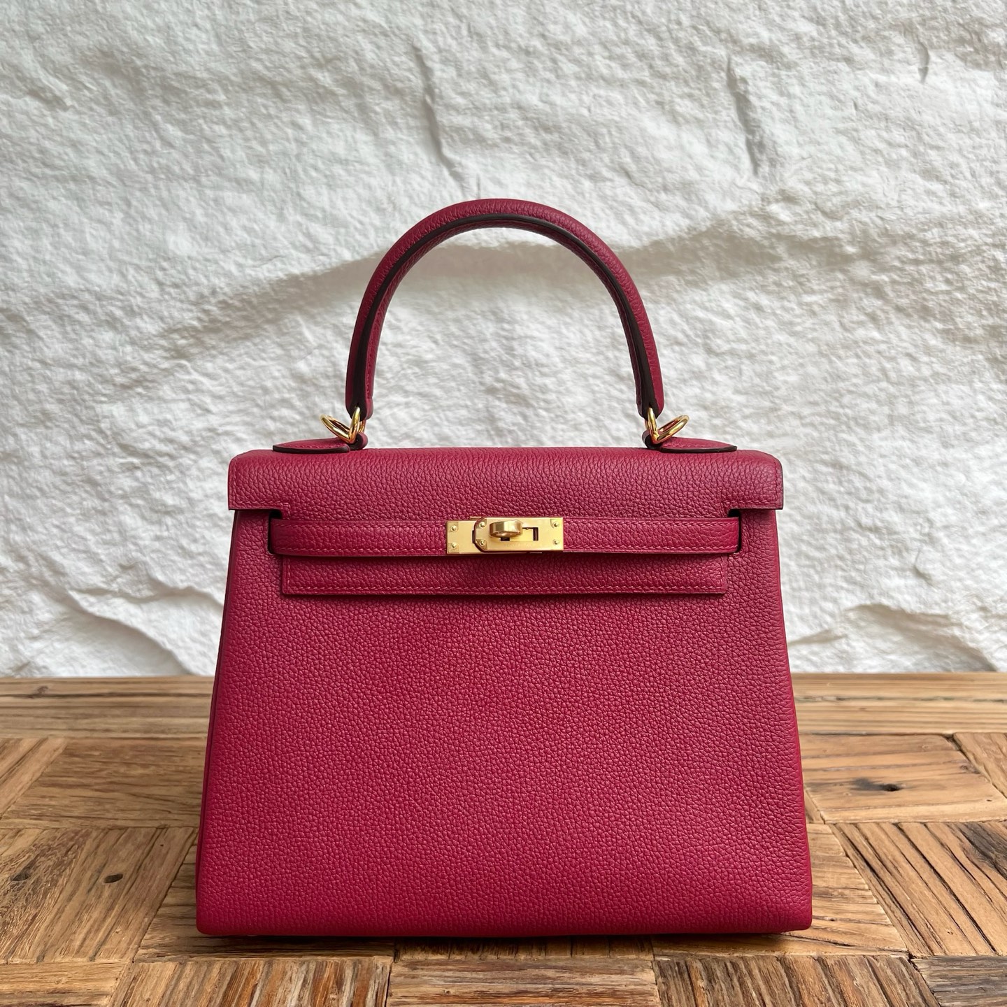 Kelly 25cm Togo original calfskin imported from Germany Color: K1 pomegranate red Fully handmade wax stitching Gold buckle customized✈️