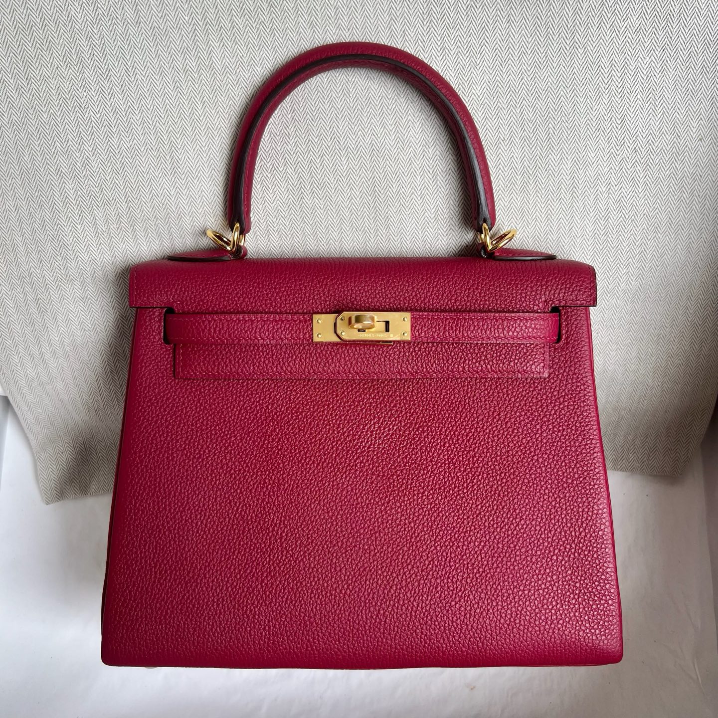 Kelly 25cm Togo original calfskin imported from Germany Color: K1 pomegranate red Fully handmade wax stitching Gold buckle customized✈️ - Image 12