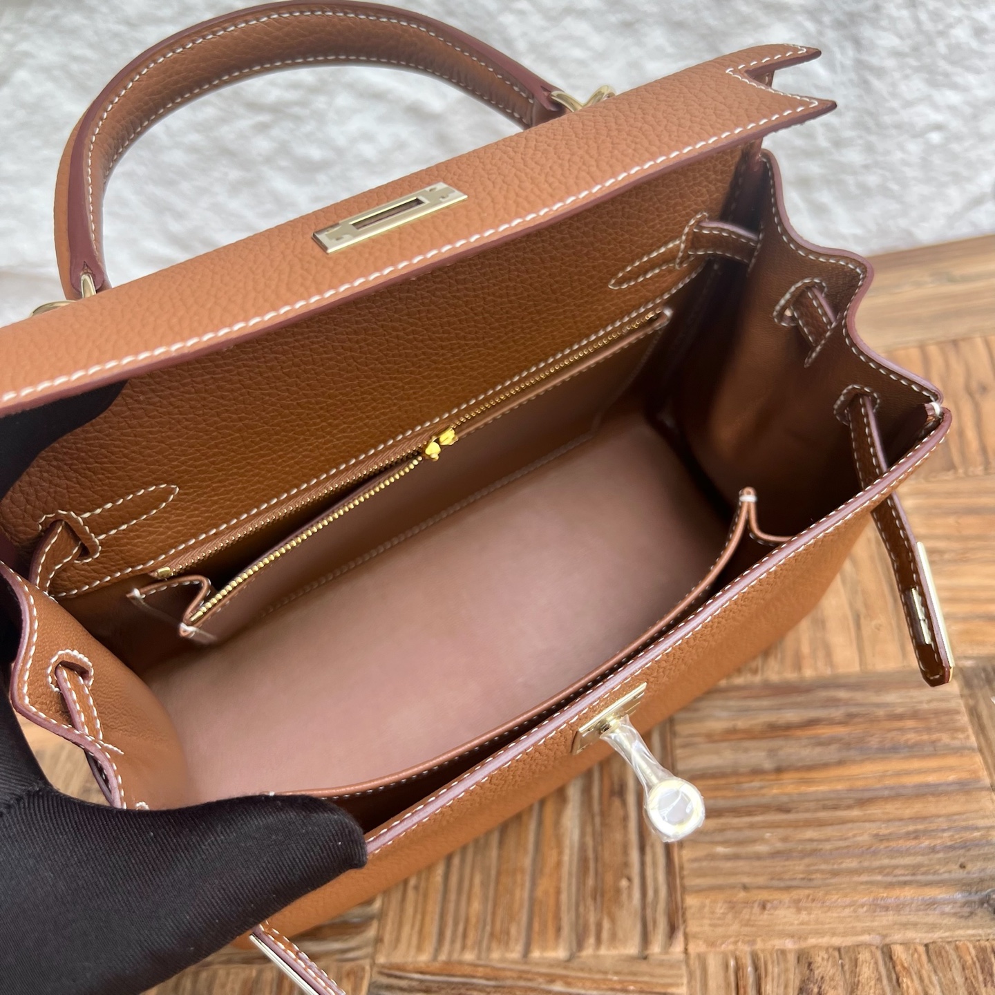 Kelly 25cm Togo original calfskin imported from Germany Color: 37 golden brown Fully handmade wax stitching Light gold buckle customized✈️ - Image 6