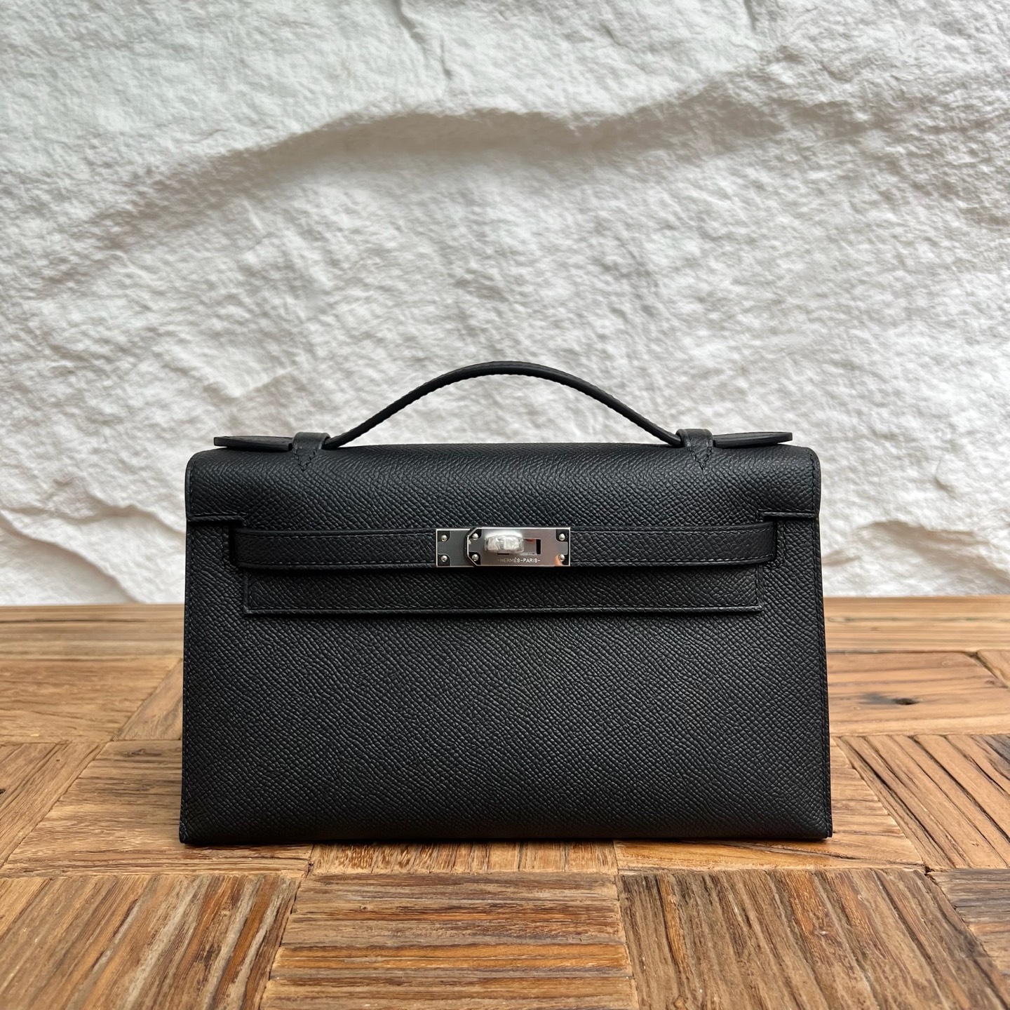 Spot MiniKelly Pochette 22cm Epsom Color: Ck89 black Noir Fully handmade wax stitching Silver buckle Stock