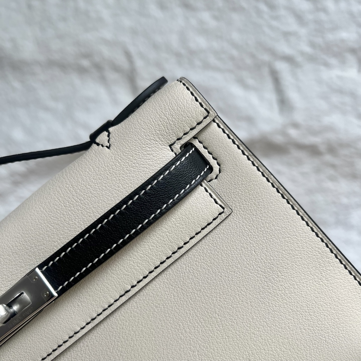 MiniKelly Pochette 22cm Swift Color: Ck10 milkshake white/Ck89 black Fully handmade wax stitching Silver buckle customized✈️ - Image 2