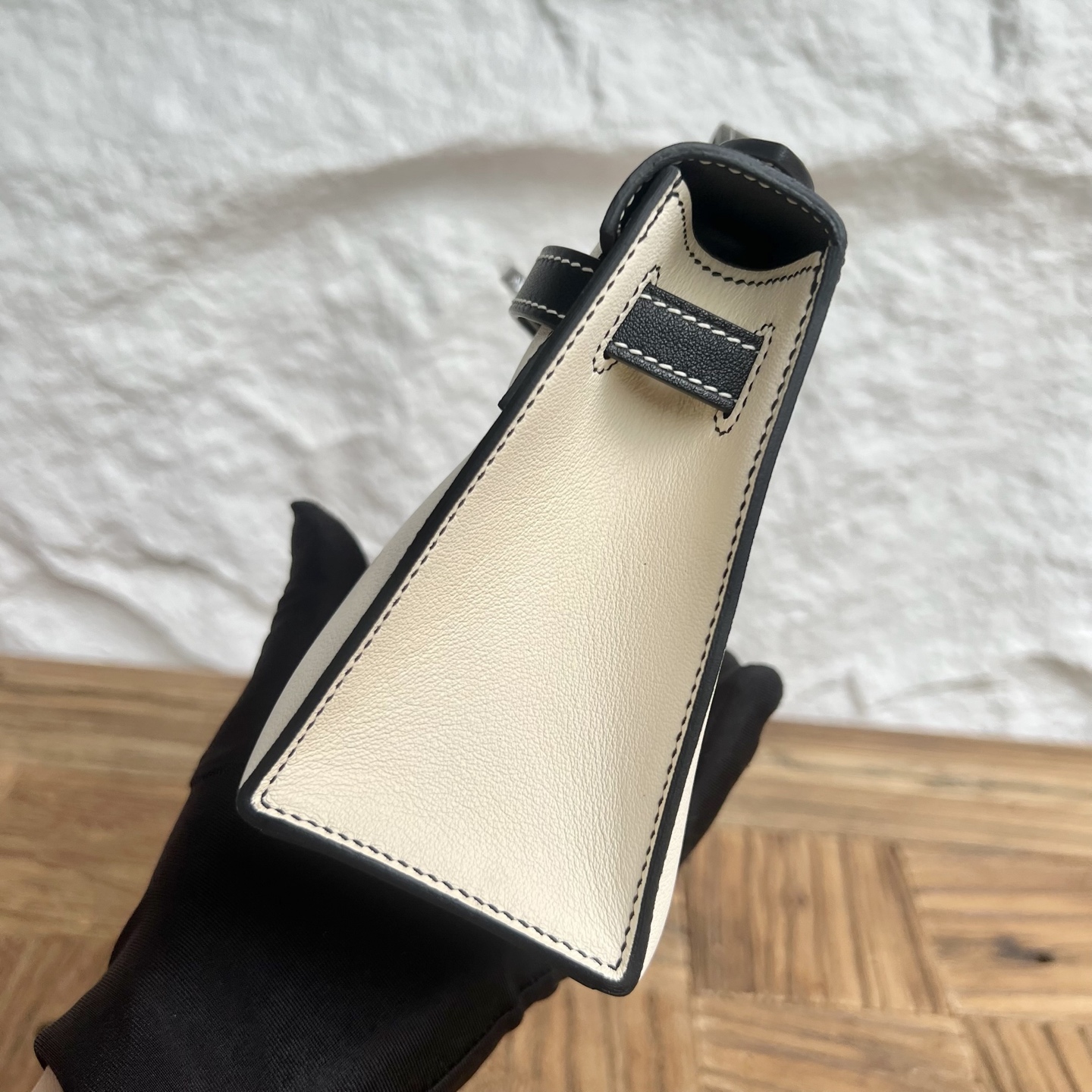 MiniKelly Pochette 22cm Swift Color: Ck10 milkshake white/Ck89 black Fully handmade wax stitching Silver buckle customized✈️ - Image 3