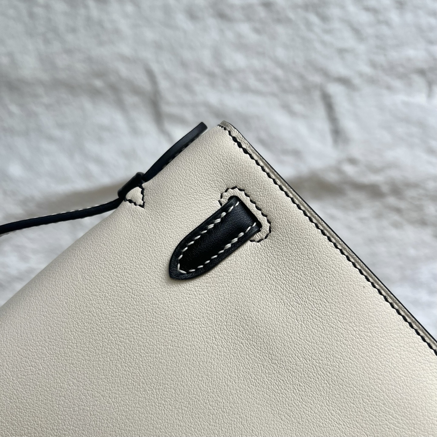 MiniKelly Pochette 22cm Swift Color: Ck10 milkshake white/Ck89 black Fully handmade wax stitching Silver buckle customized✈️ - Image 5