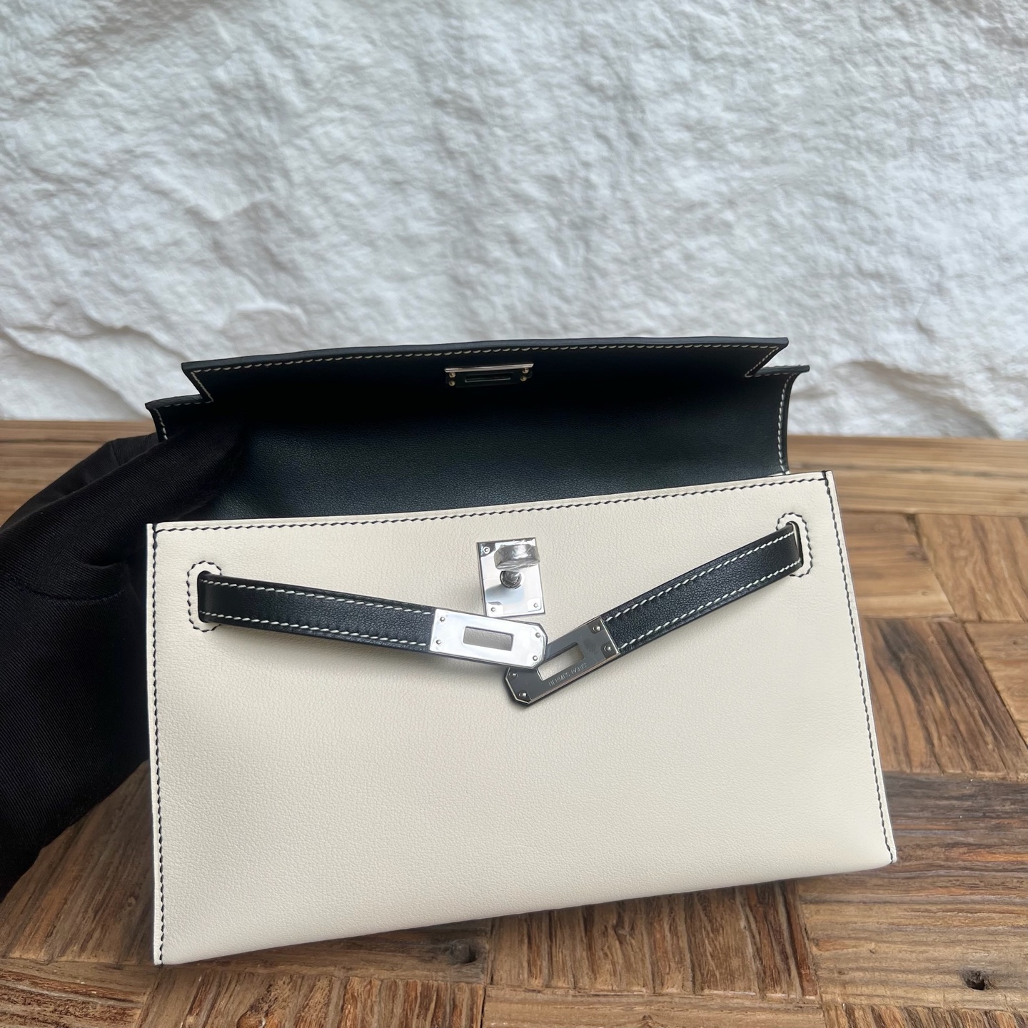 MiniKelly Pochette 22cm Swift Color: Ck10 milkshake white/Ck89 black Fully handmade wax stitching Silver buckle customized✈️ - Image 6