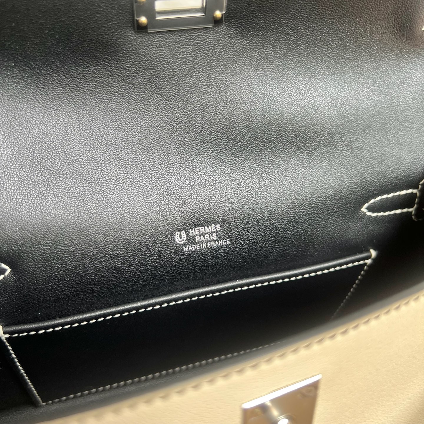 MiniKelly Pochette 22cm Swift Color: Ck10 milkshake white/Ck89 black Fully handmade wax stitching Silver buckle customized✈️ - Image 7