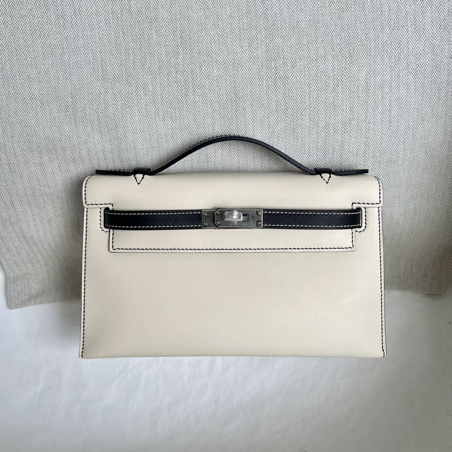 MiniKelly Pochette 22cm Swift Color: Ck10 milkshake white/Ck89 black Fully handmade wax stitching Silver buckle customized✈️ - Image 13