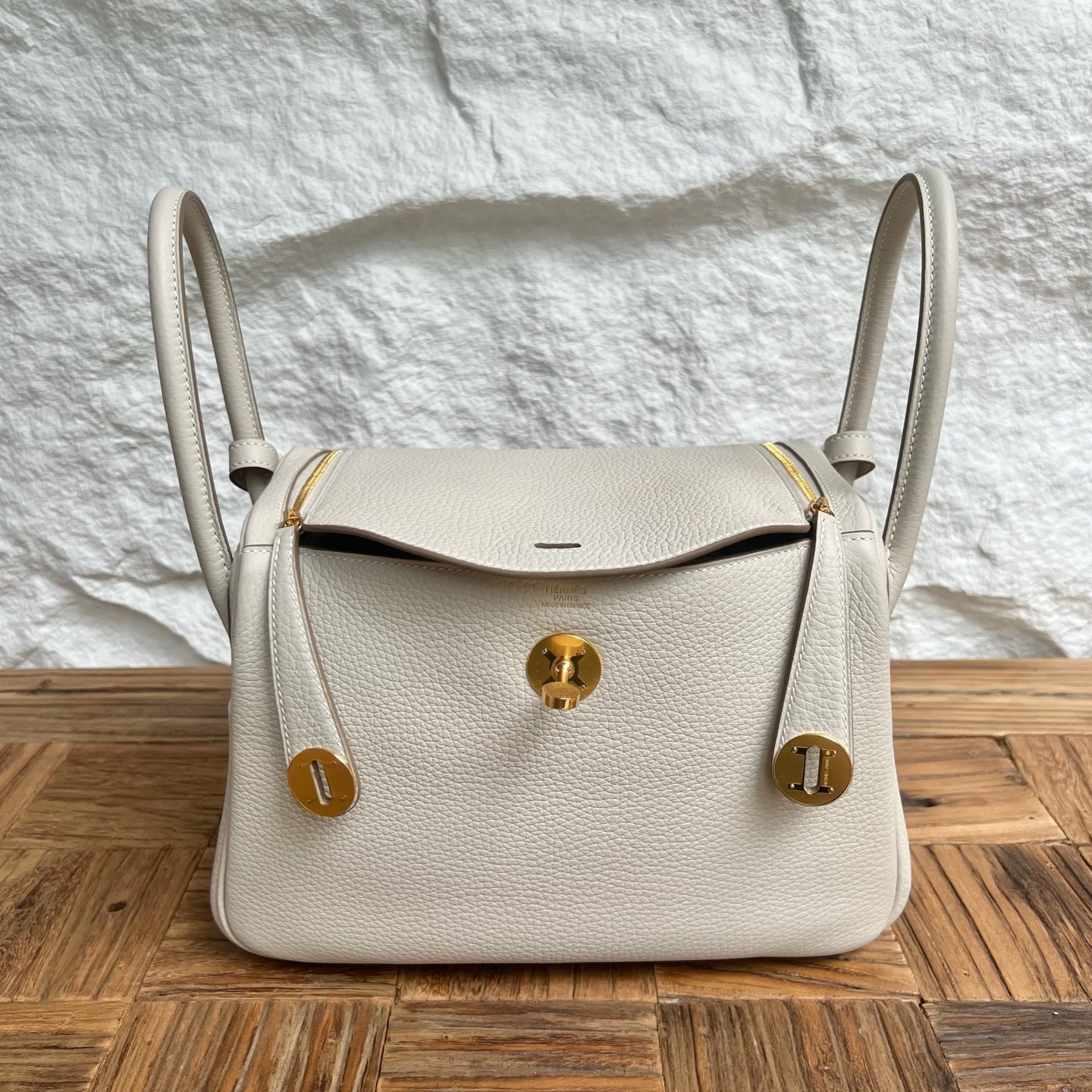 Spot Lindy 26cm Clemence original top tc large cowhide Color: Ck10 Milkshake White Craie Fully handmade wax stitching Gold buckle Stock