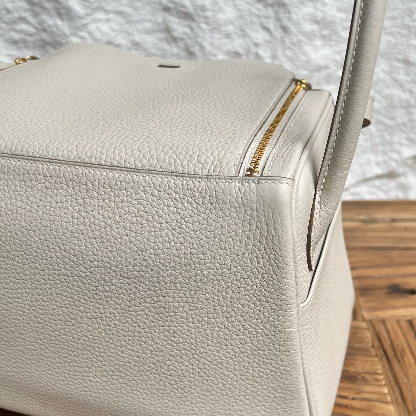 Spot Lindy 26cm Clemence original top tc large cowhide Color: Ck10 Milkshake White Craie Fully handmade wax stitching Gold buckle Stock - Image 5
