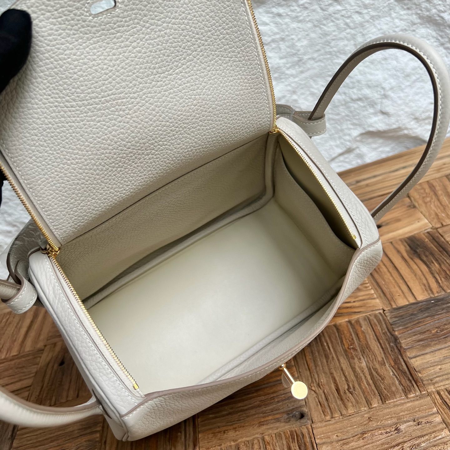Spot Lindy 26cm Clemence original top tc large cowhide Color: Ck10 Milkshake White Craie Fully handmade wax stitching Gold buckle Stock - Image 6