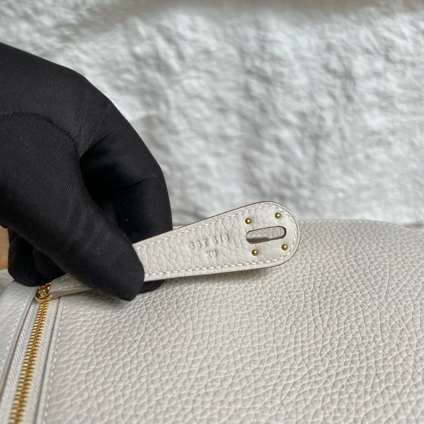 Spot Lindy 26cm Clemence original top tc large cowhide Color: Ck10 Milkshake White Craie Fully handmade wax stitching Gold buckle Stock - Image 8