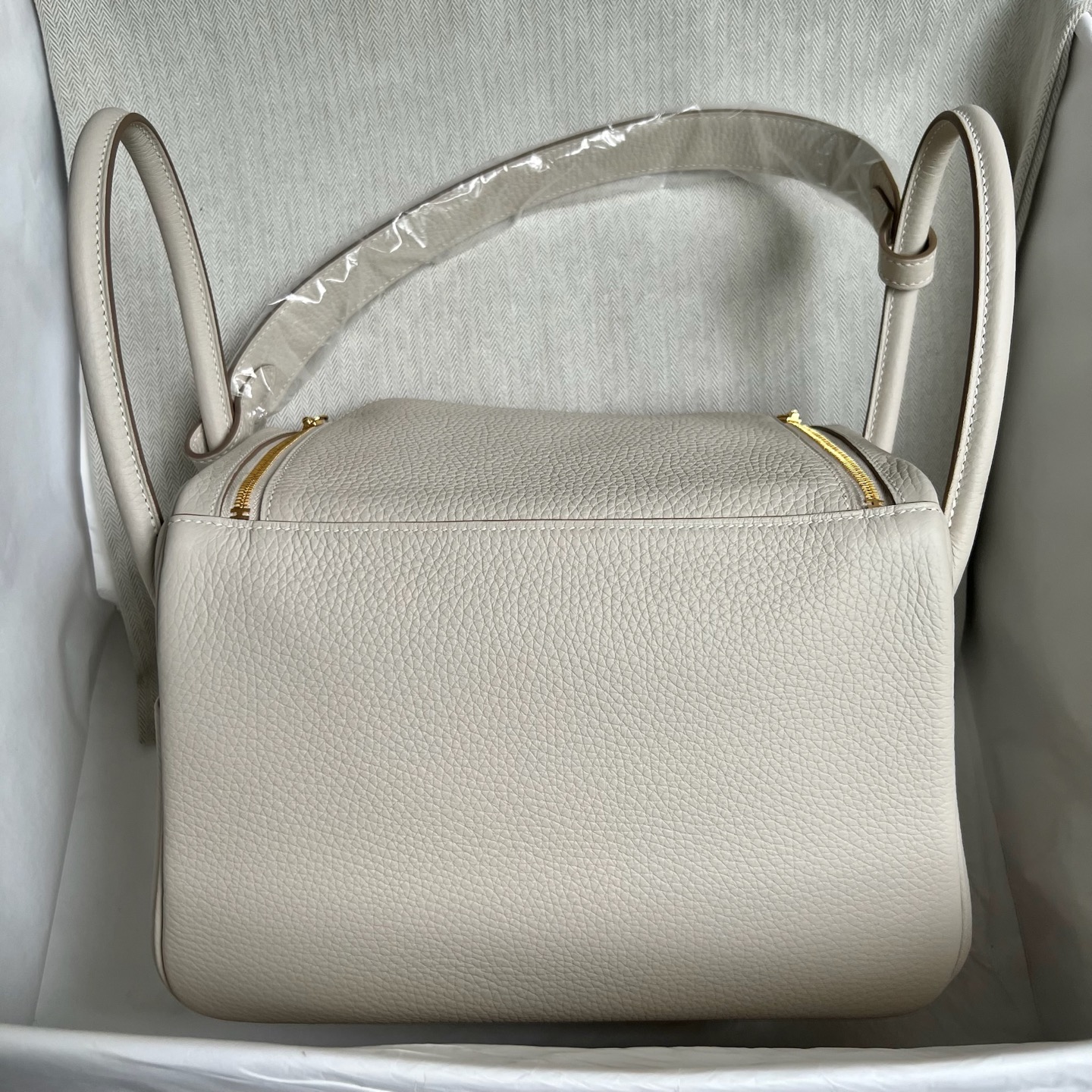 Spot Lindy 26cm Clemence original top tc large cowhide Color: Ck10 Milkshake White Craie Fully handmade wax stitching Gold buckle Stock - Image 13