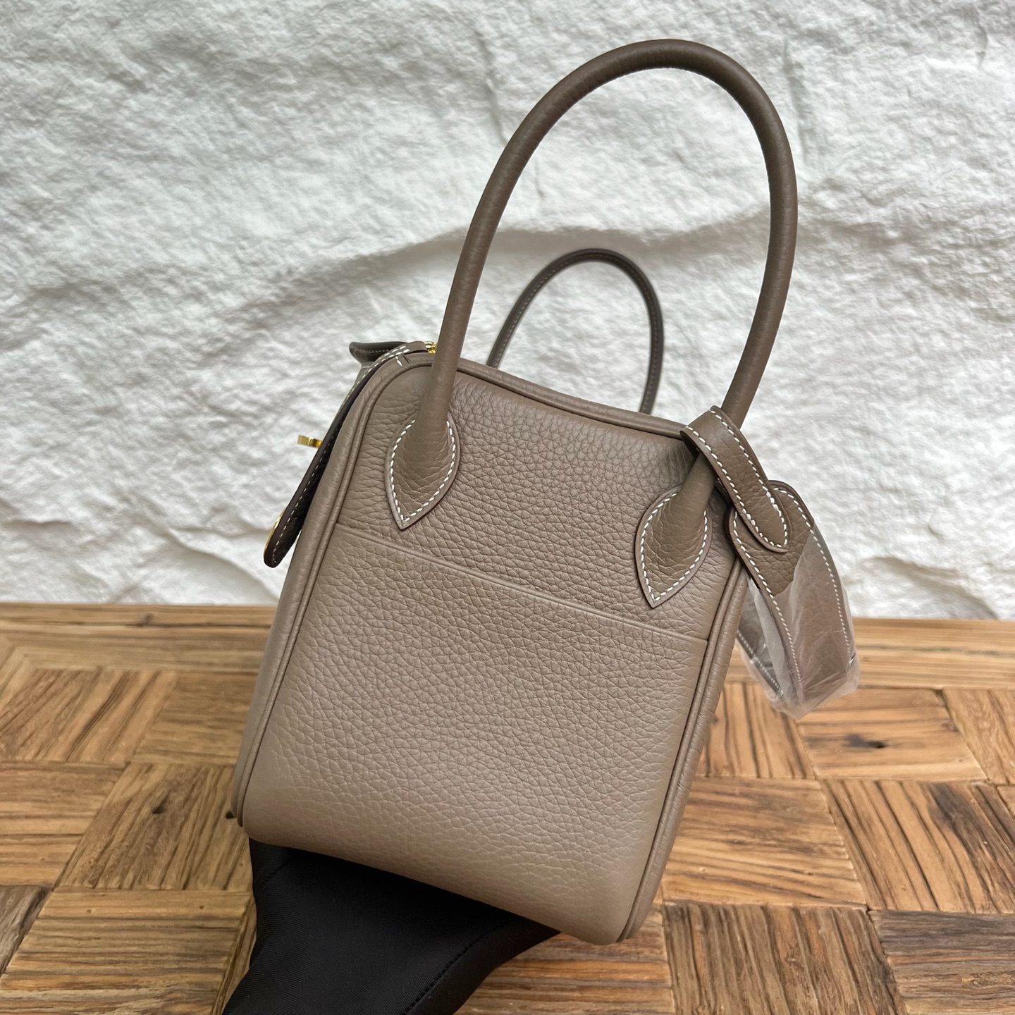 Spot Lindy 26cm Clemence original top tc large cowhide Color: 18 Elephant Gray Etoupe Fully handmade wax stitching Gold buckle Stock - Image 3