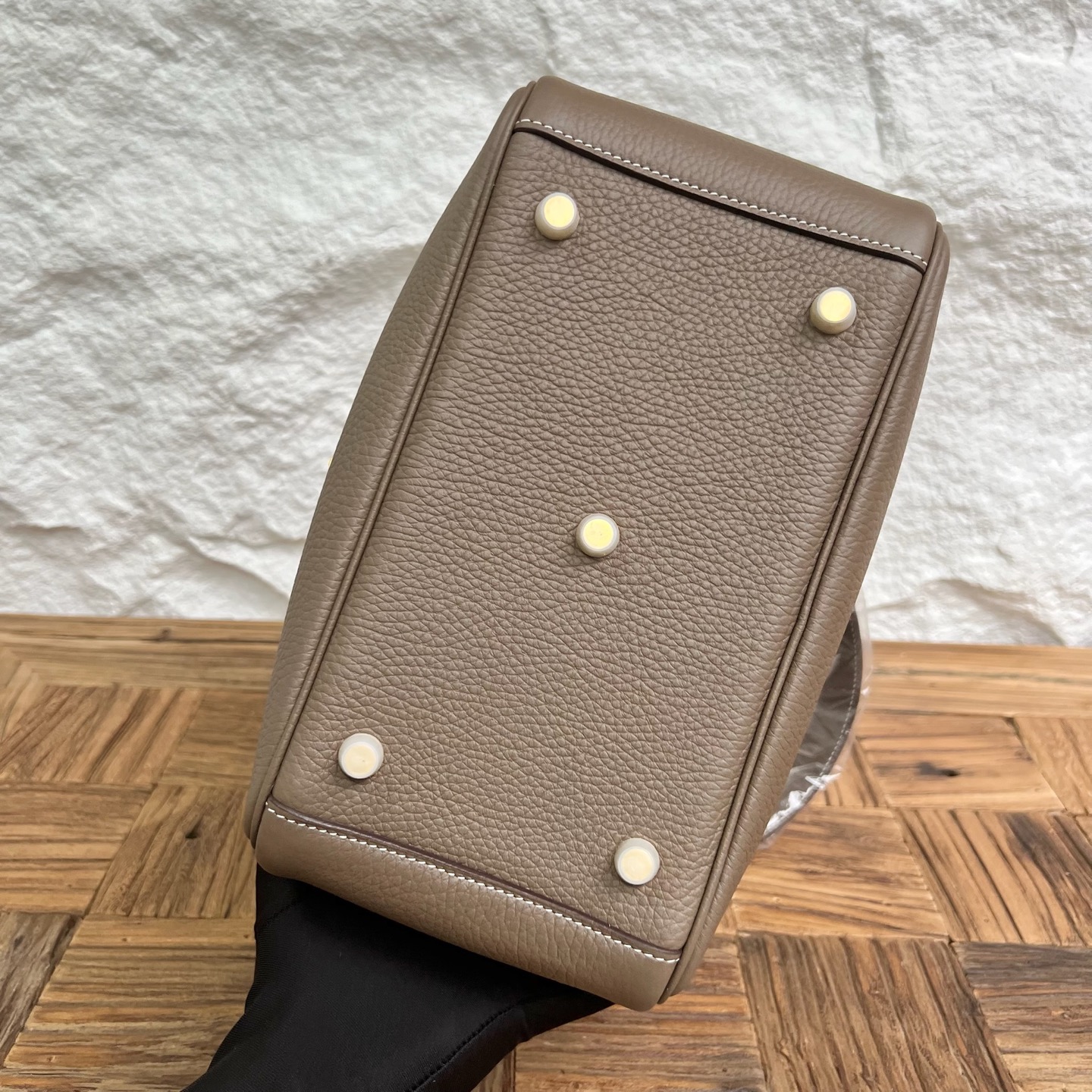 Spot Lindy 26cm Clemence original top tc large cowhide Color: 18 Elephant Gray Etoupe Fully handmade wax stitching Gold buckle Stock - Image 9