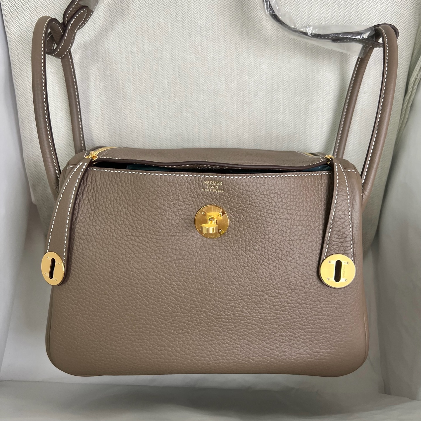Spot Lindy 26cm Clemence original top tc large cowhide Color: 18 Elephant Gray Etoupe Fully handmade wax stitching Gold buckle Stock - Image 12