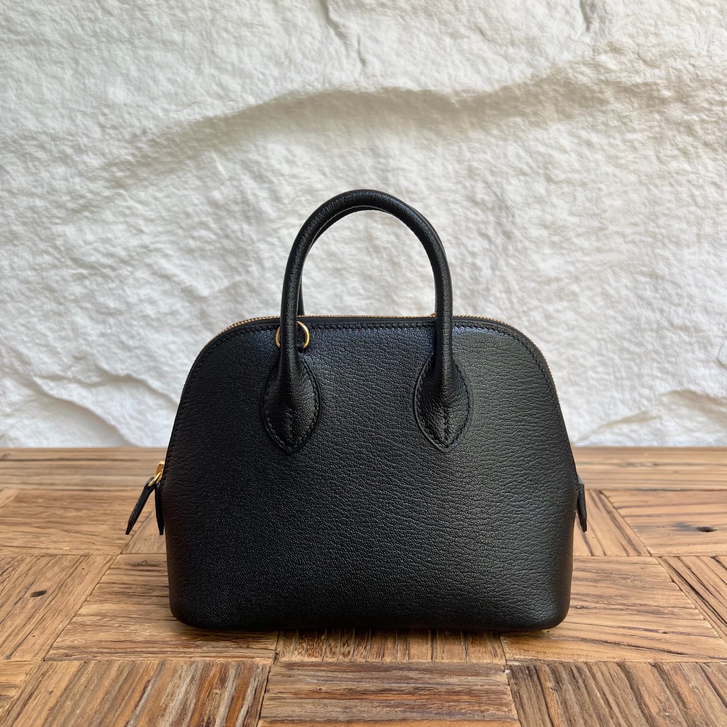 Mini Bolide 20cm Chever Color: 89 black with 55 Hermès red inside Fully handmade wax stitching Gold buckle customized✈️
