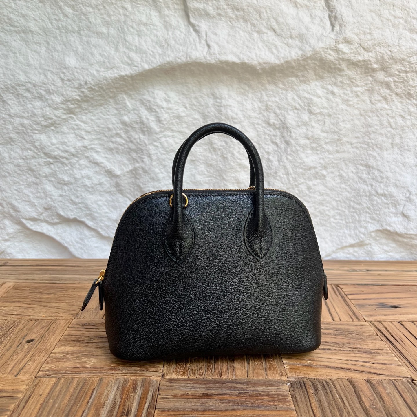 Mini Bolide 20cm Chever Color: 89 black with 55 Hermès red inside Fully handmade wax stitching Gold buckle customized✈️ - Image 9
