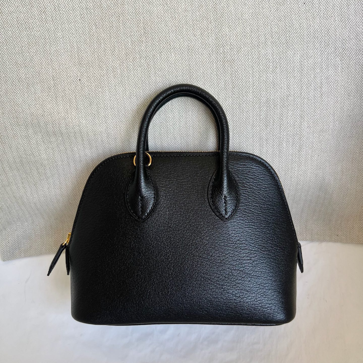 Mini Bolide 20cm Chever Color: 89 black with 55 Hermès red inside Fully handmade wax stitching Gold buckle customized✈️ - Image 12