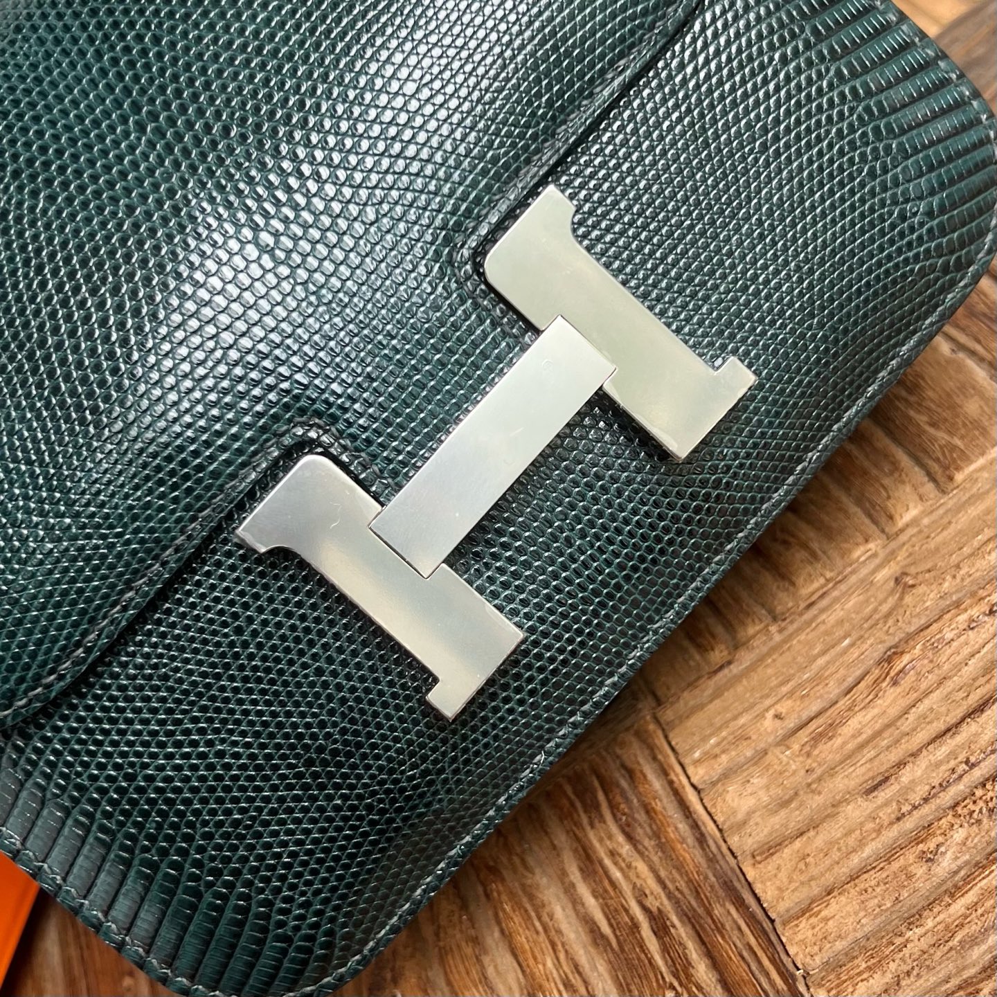 Spot Constance 18cm Lizard original imported lizard skin Color: 6O cypress green Vert Cypres Fully handmade wax stitching Silver buckle Stock - Image 2