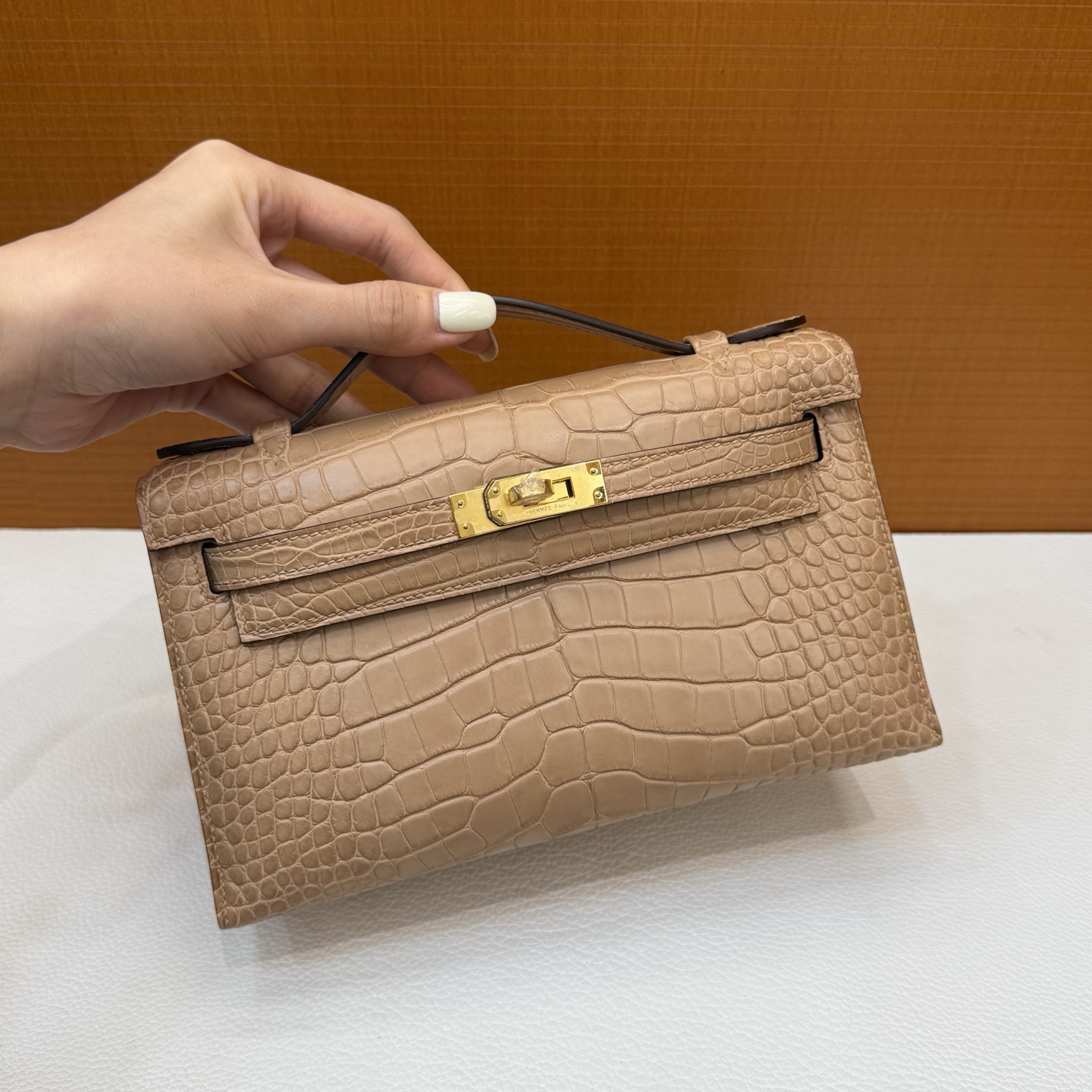 Kelly Pochette 22cm Matte American Alligator Color: 0M milk tea color Matte Alligator Crocodile fully hand-waxed seams Gold buckle customized✈️ - Image 2