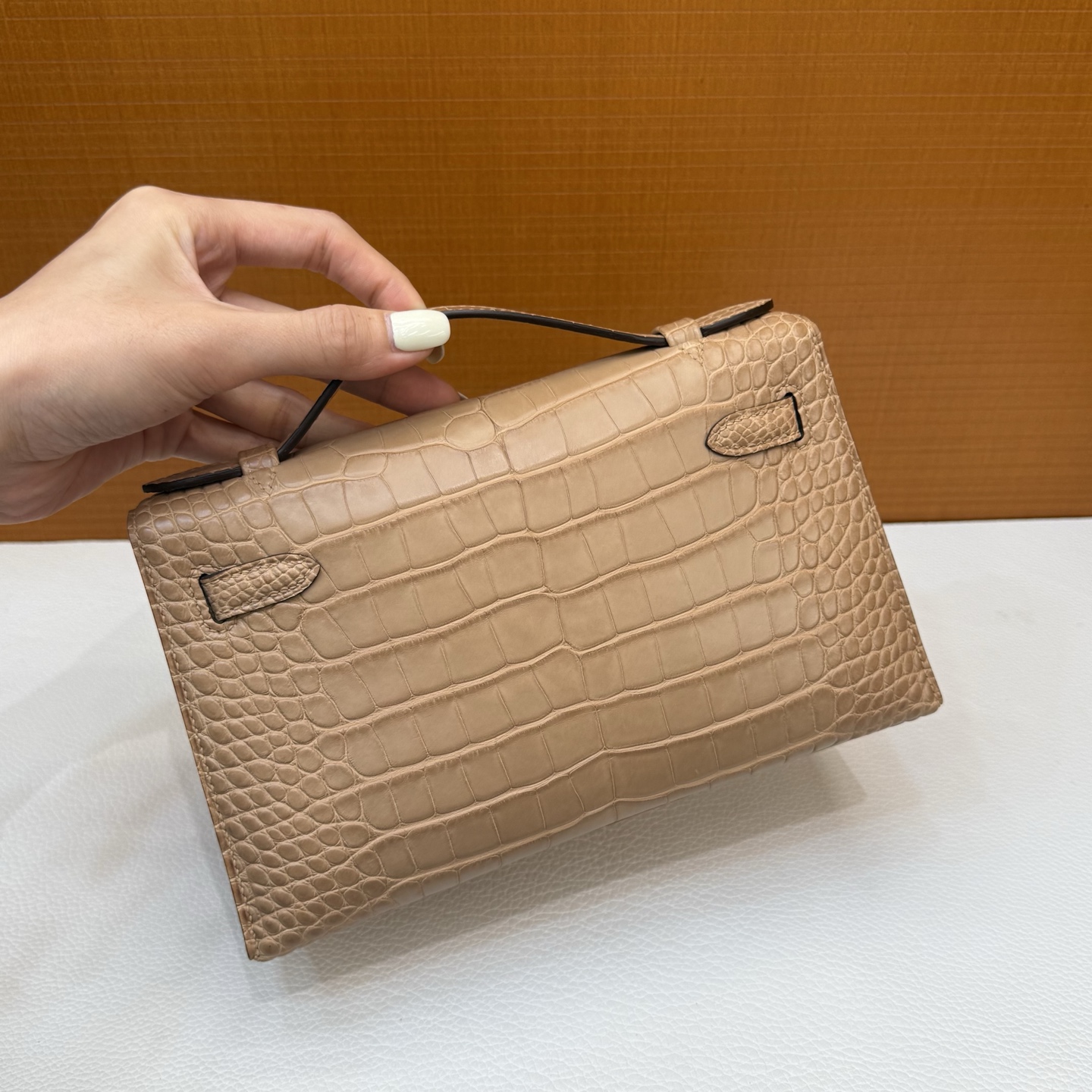 Kelly Pochette 22cm Matte American Alligator Color: 0M milk tea color Matte Alligator Crocodile fully hand-waxed seams Gold buckle customized✈️ - Image 5