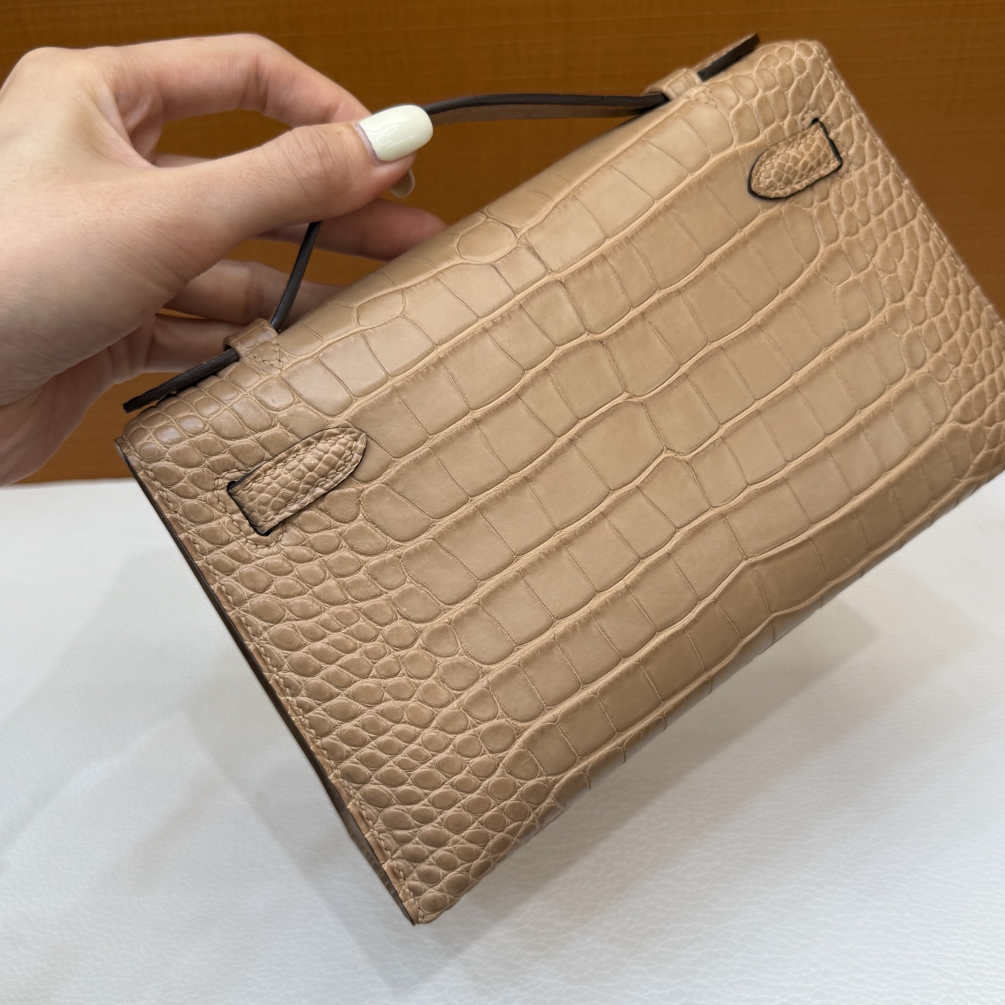 Kelly Pochette 22cm Matte American Alligator Color: 0M milk tea color Matte Alligator Crocodile fully hand-waxed seams Gold buckle customized✈️ - Image 6