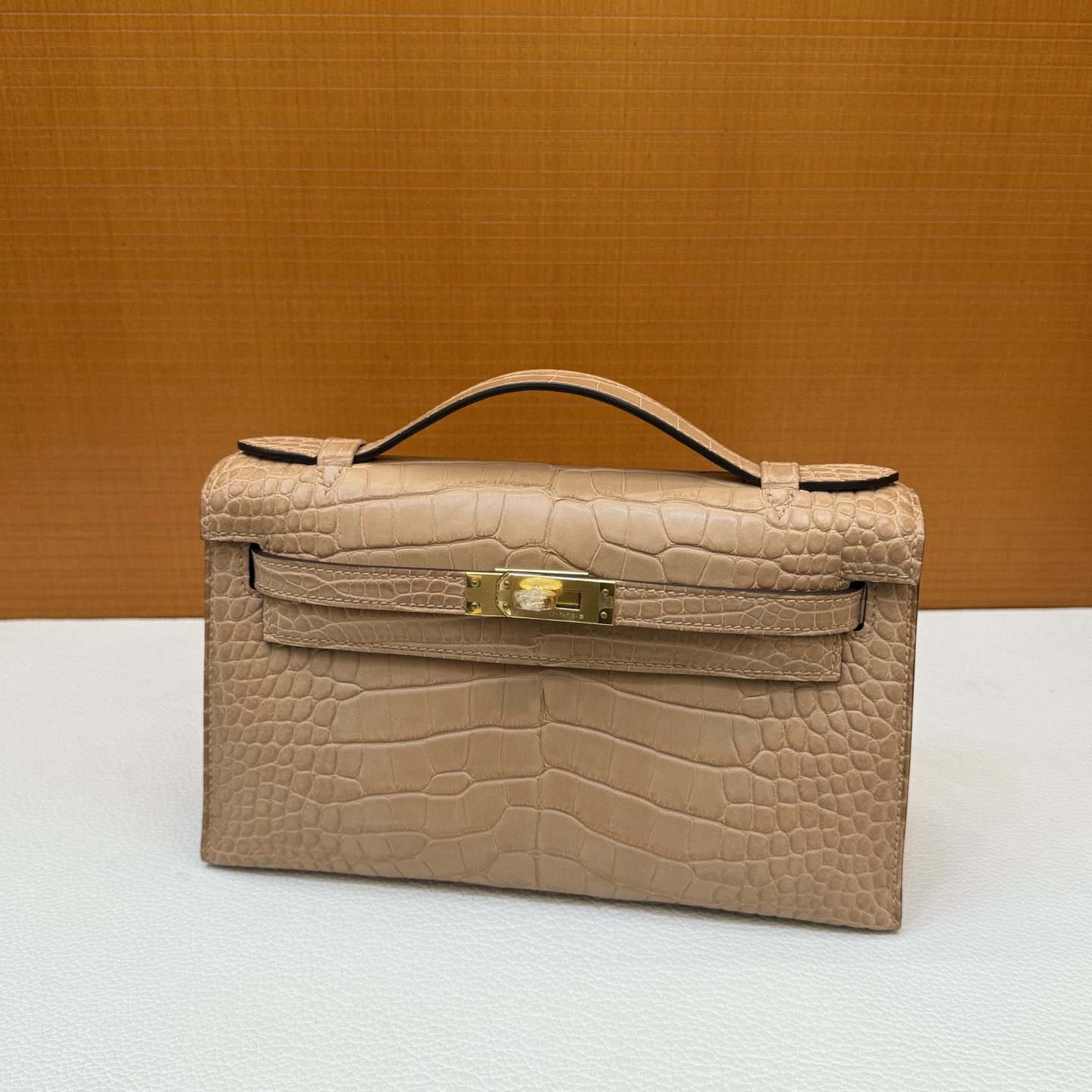 Kelly Pochette 22cm Matte American Alligator Color: 0M milk tea color Matte Alligator Crocodile fully hand-waxed seams Gold buckle customized✈️ - Image 10