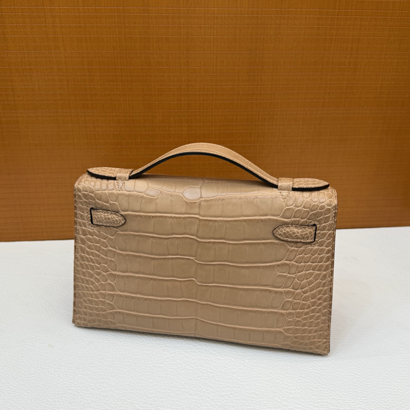 Kelly Pochette 22cm Matte American Alligator Color: 0M milk tea color Matte Alligator Crocodile fully hand-waxed seams Gold buckle customized✈️ - Image 11