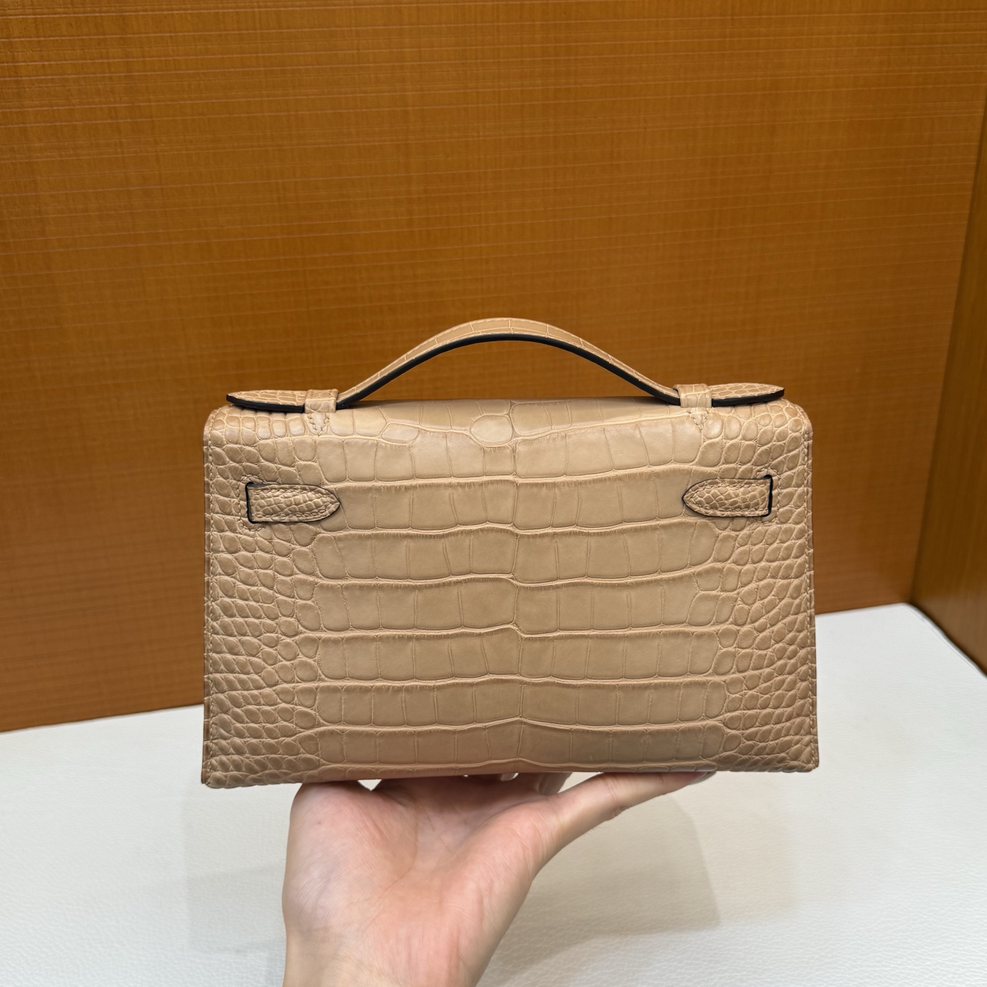 Kelly Pochette 22cm Matte American Alligator Color: 0M milk tea color Matte Alligator Crocodile fully hand-waxed seams Gold buckle customized✈️ - Image 13