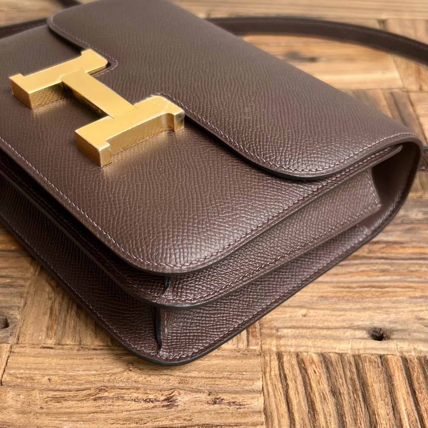 Constance 18cm mirror style🪞Epsom Color: CC47 chocolate 🍫 Fully handmade wax thread sewing Gold buckle customized✈️ - Image 8