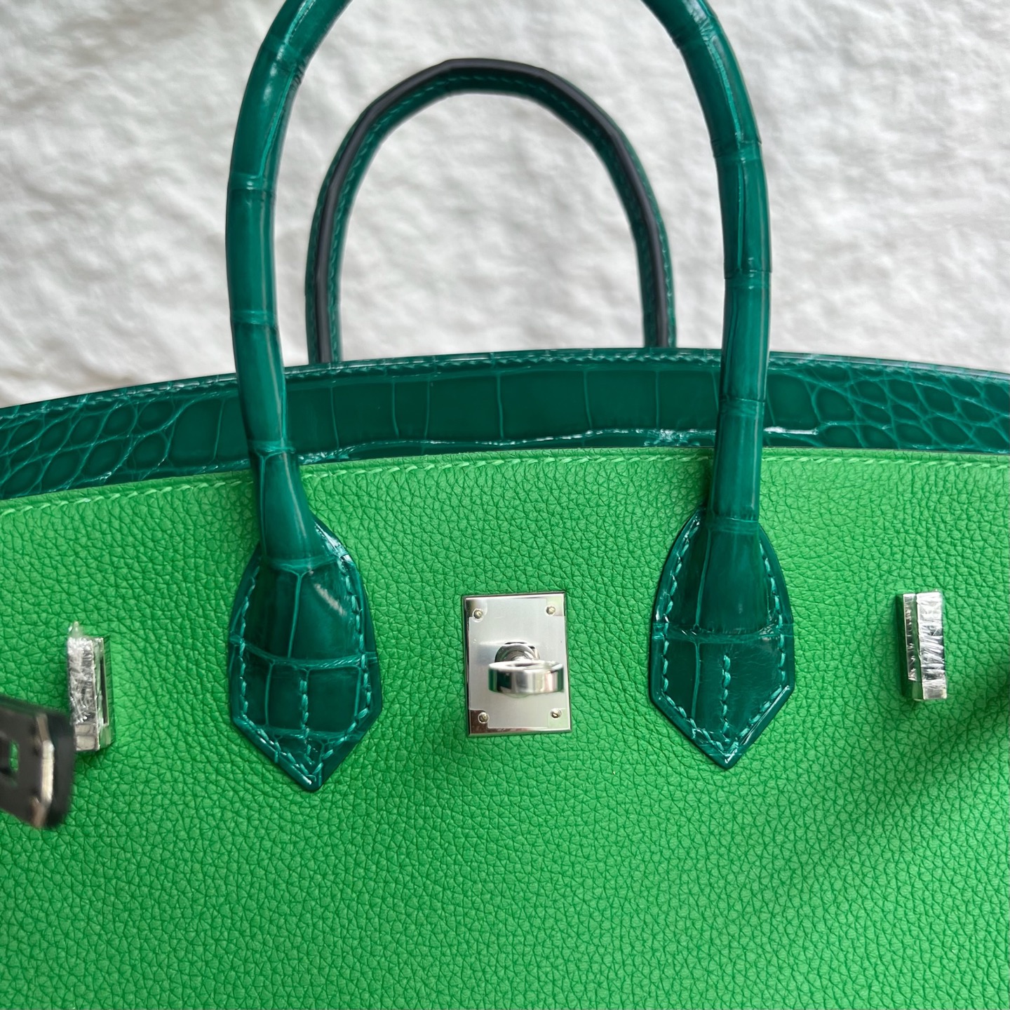 现货 Birkin 25cm Touch Togo/Shiny Alligator Crocodile Color: 1K bamboo green/glossy American 6Q emerald green, fully handmade wax stitching Silver buckle Stock - Image 8