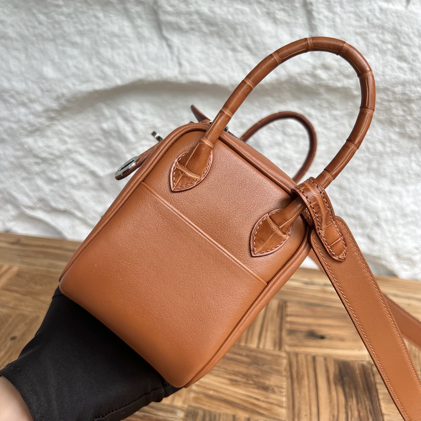 Mini Lindy 19cm Touch Swift with Matte American Alligator Color: Ck37 golden brown Gold Fully handmade wax thread sewing Silver buckle customized✈️ - Image 3