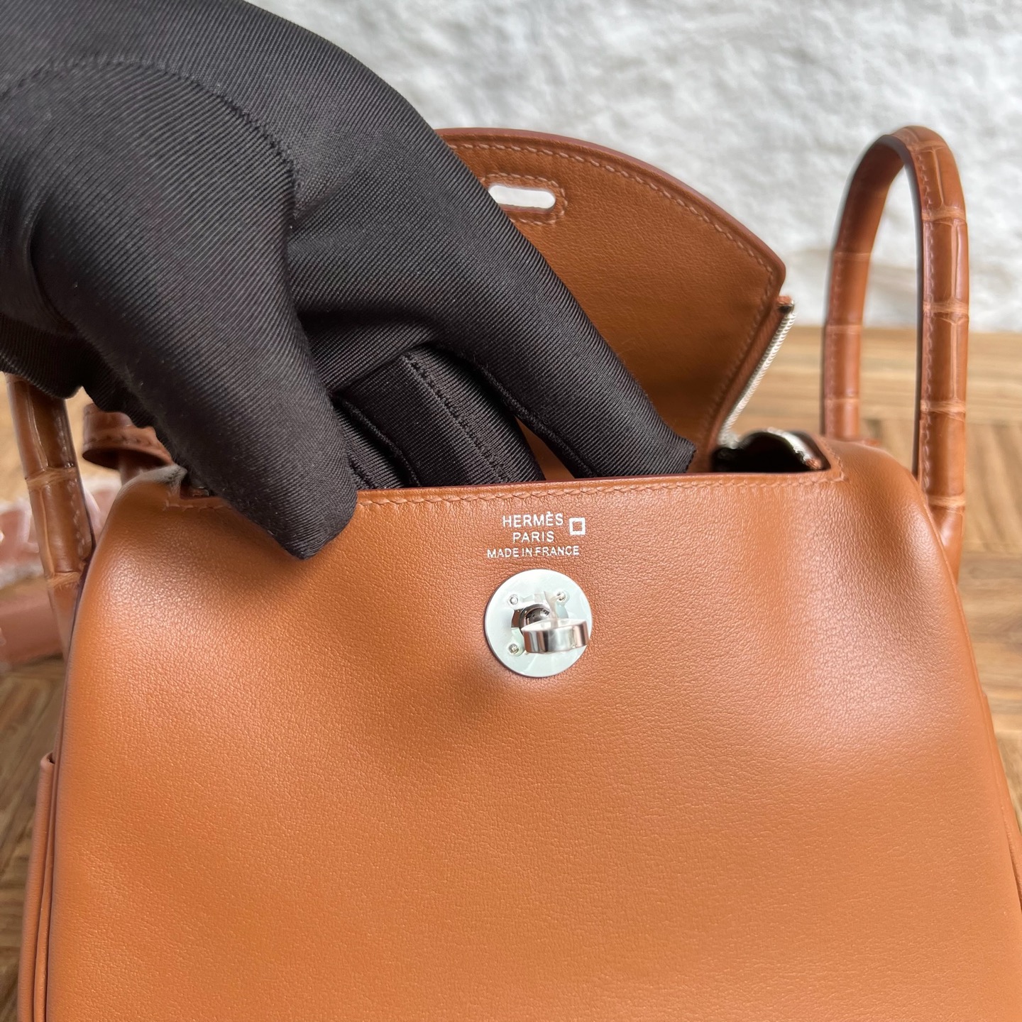 Mini Lindy 19cm Touch Swift with Matte American Alligator Color: Ck37 golden brown Gold Fully handmade wax thread sewing Silver buckle customized✈️ - Image 7