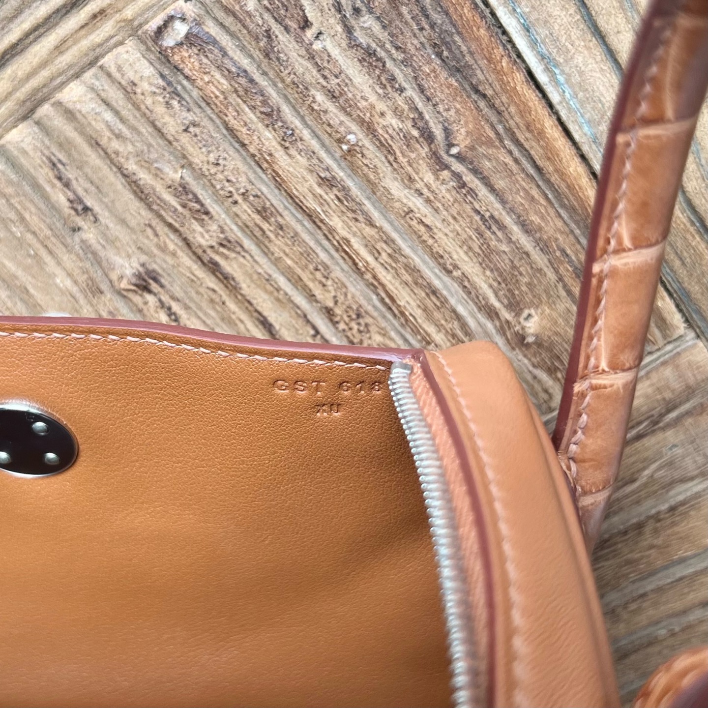 Mini Lindy 19cm Touch Swift with Matte American Alligator Color: Ck37 golden brown Gold Fully handmade wax thread sewing Silver buckle customized✈️ - Image 8