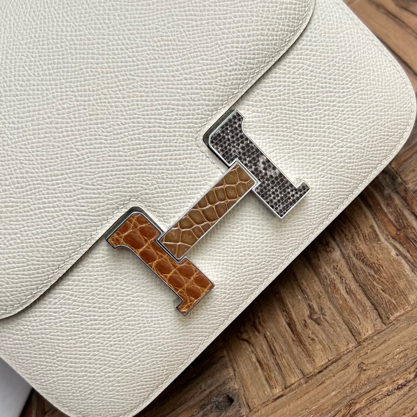 Newly made ⭐️ Constance 18cm Epsom Color: I2 cream white with crocodile + lizard buckle, fully handmade wax stitching Spot Stock - Image 2