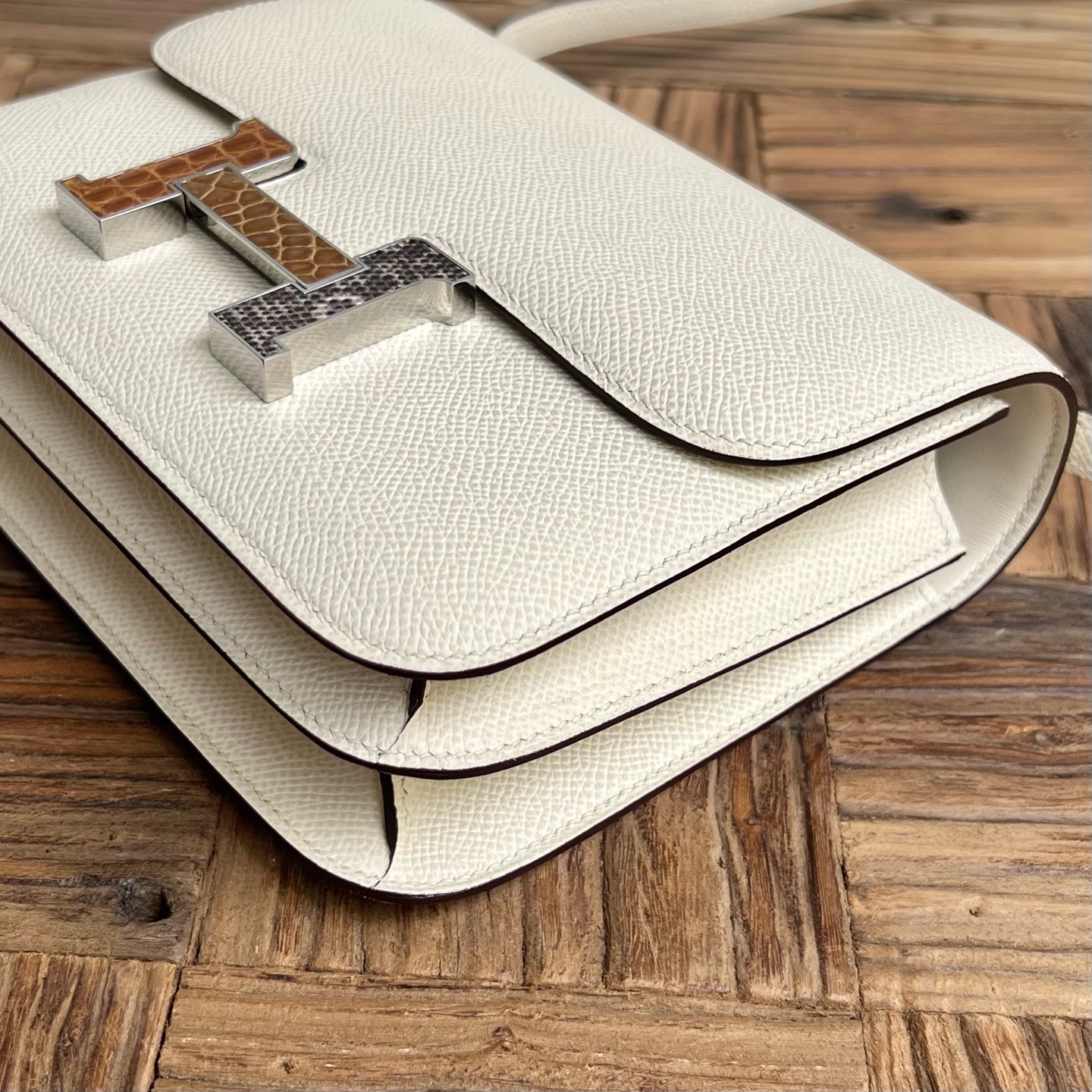 Newly made ⭐️ Constance 18cm Epsom Color: I2 cream white with crocodile + lizard buckle, fully handmade wax stitching Spot Stock - Image 3