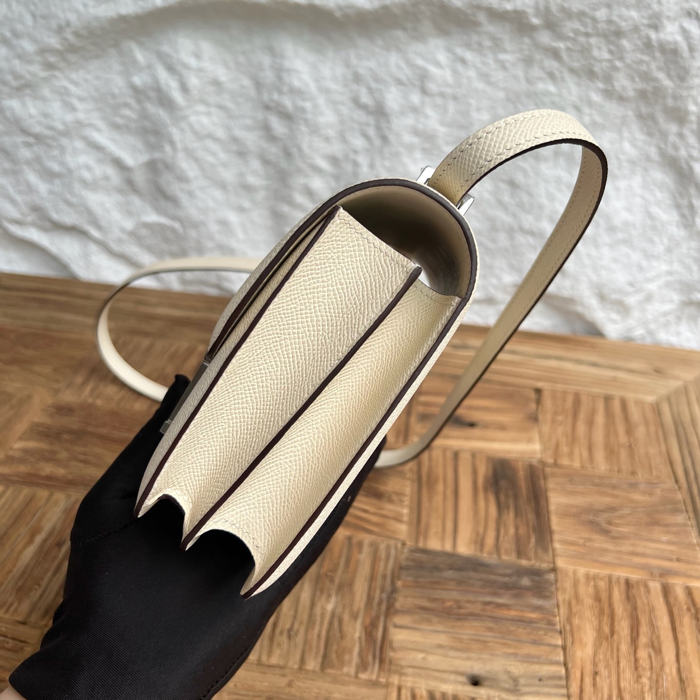 Newly made ⭐️ Constance 18cm Epsom Color: I2 cream white with crocodile + lizard buckle, fully handmade wax stitching Spot Stock - Image 4