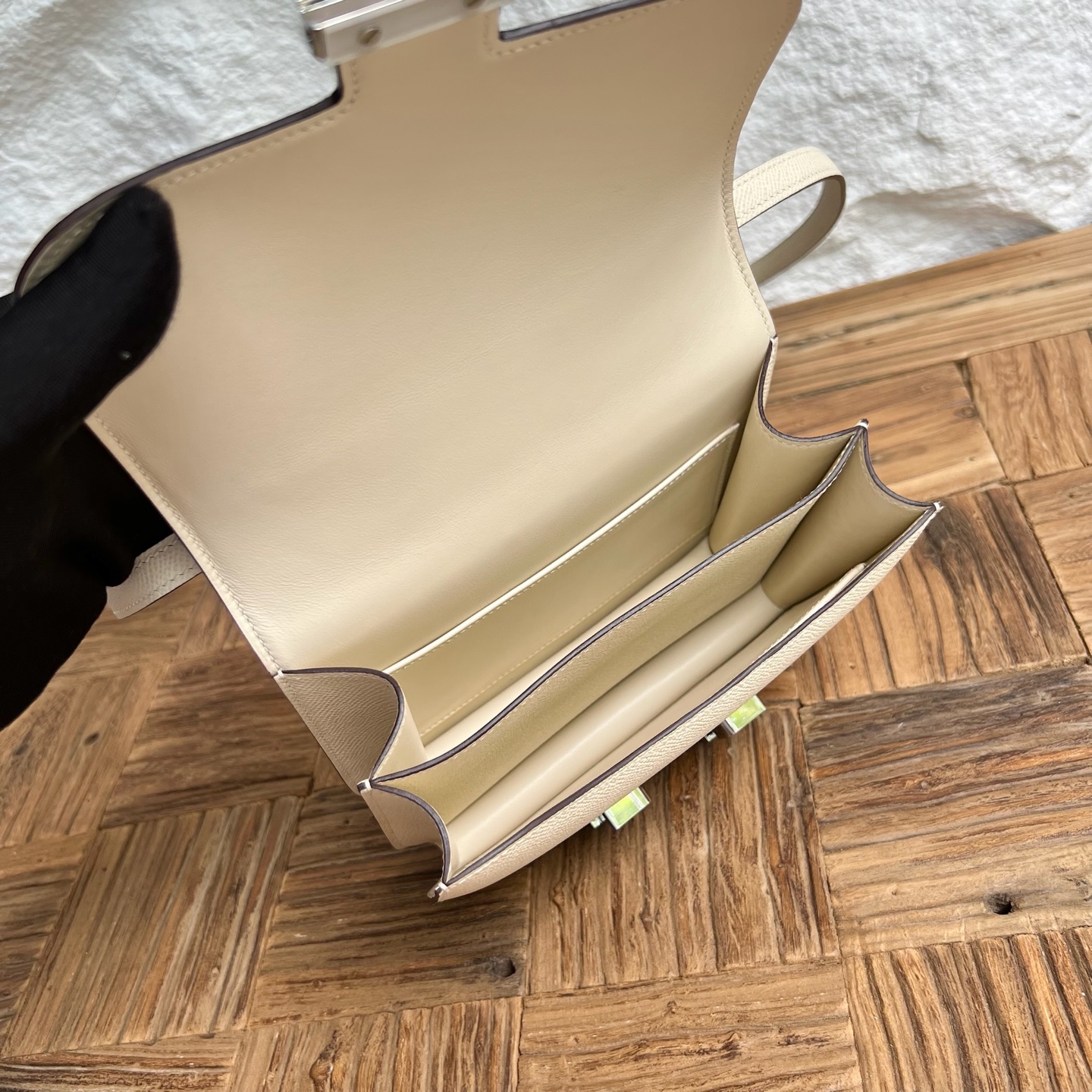 Newly made ⭐️ Constance 18cm Epsom Color: I2 cream white with crocodile + lizard buckle, fully handmade wax stitching Spot Stock - Image 6