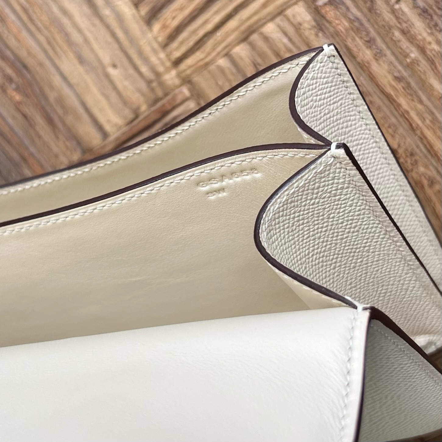 Newly made ⭐️ Constance 18cm Epsom Color: I2 cream white with crocodile + lizard buckle, fully handmade wax stitching Spot Stock - Image 7